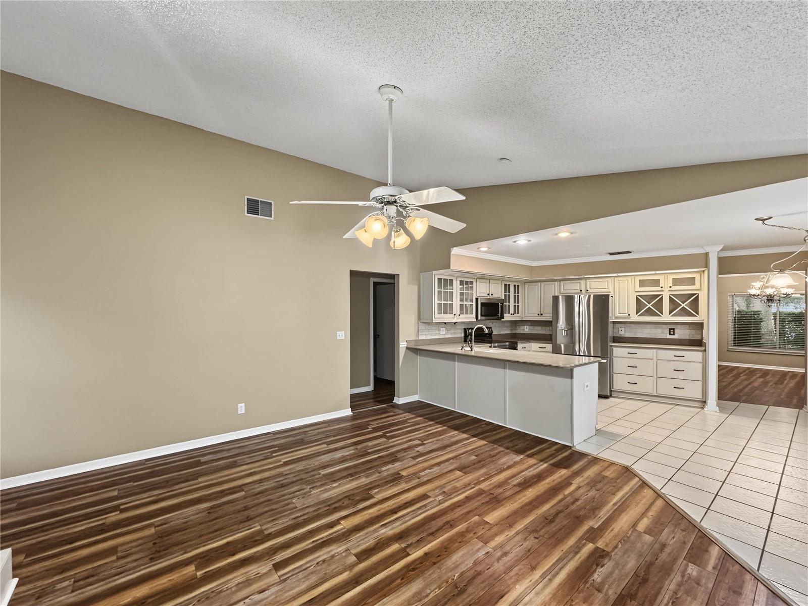 2510 BRIMHOLLOW DR — photo 6