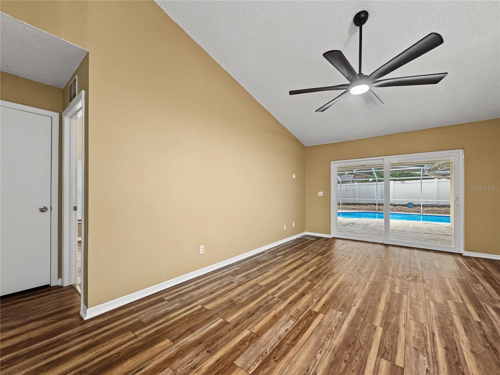 2510 BRIMHOLLOW DR — photo 18