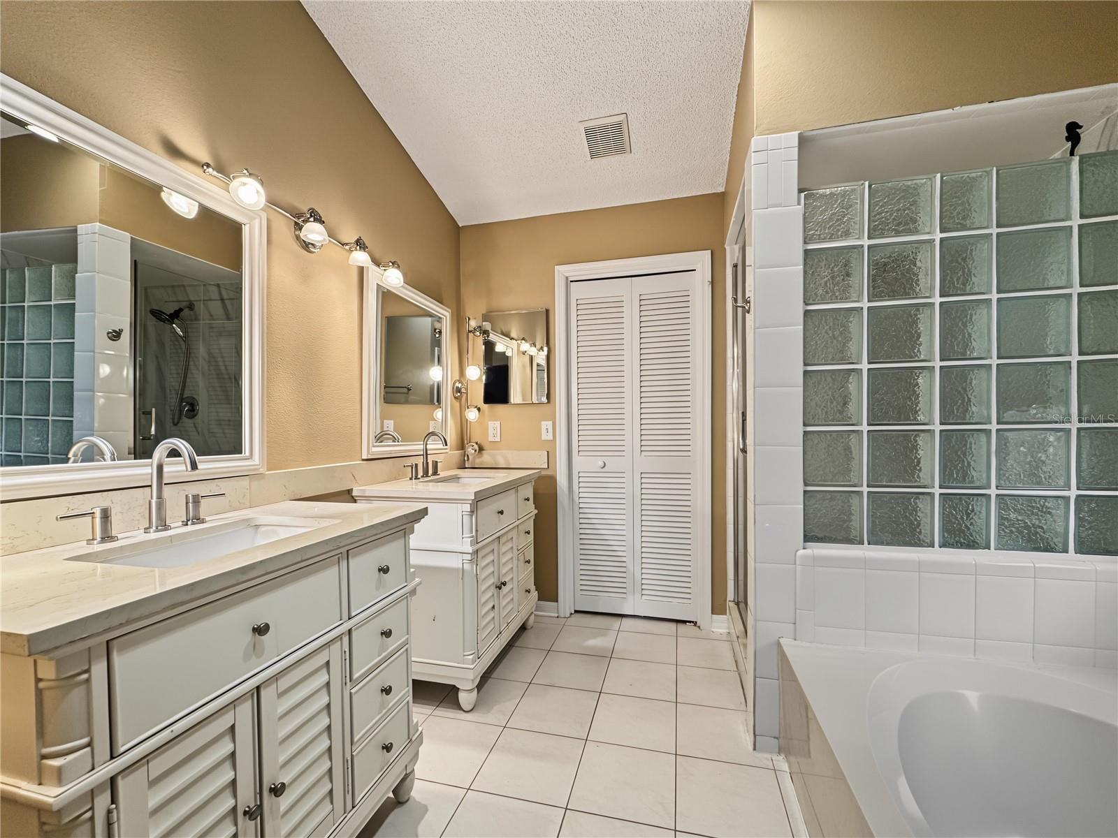 2510 BRIMHOLLOW DR — photo 16