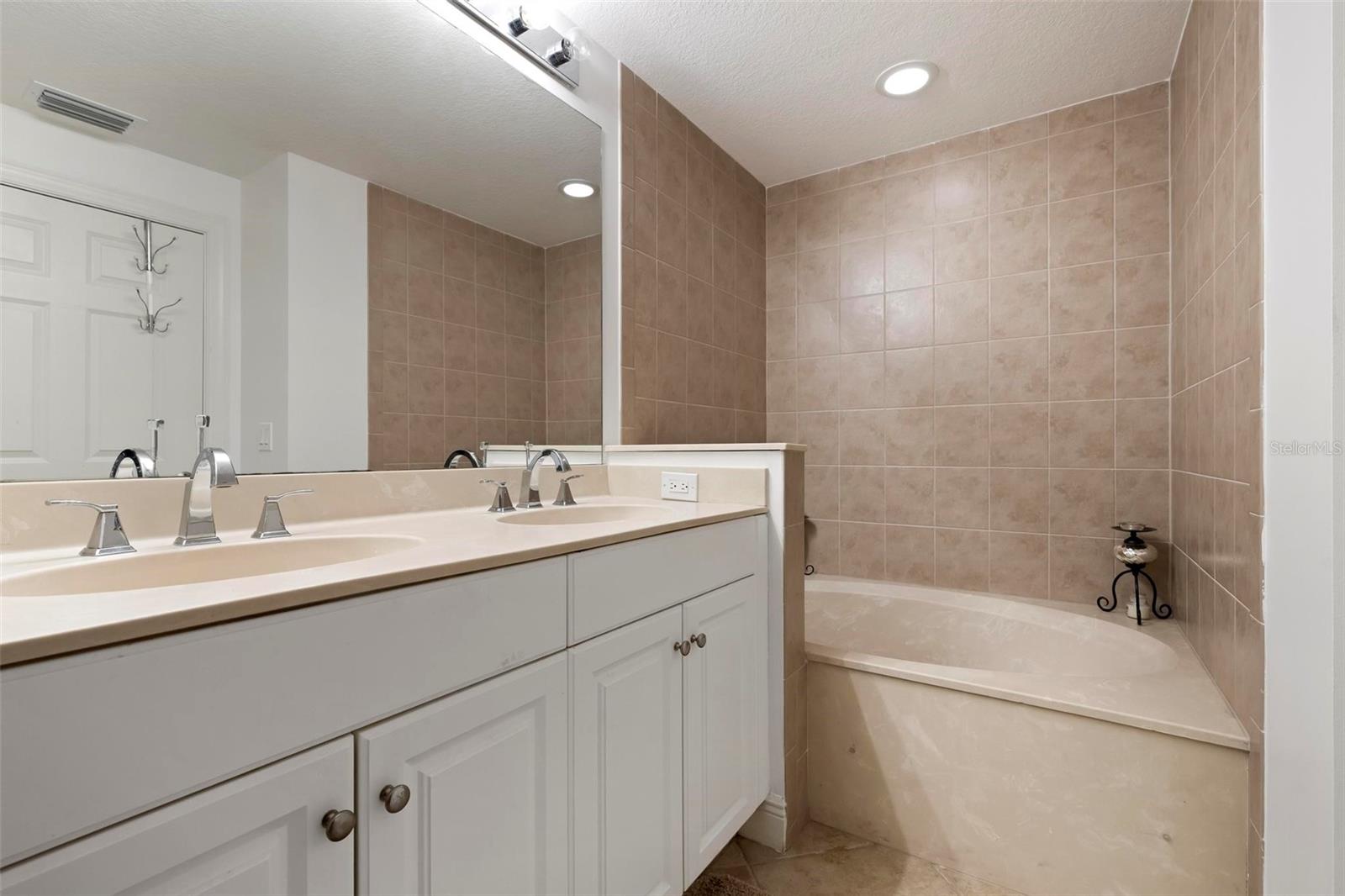 800 N TAMIAMI TRL #1504 — photo 17