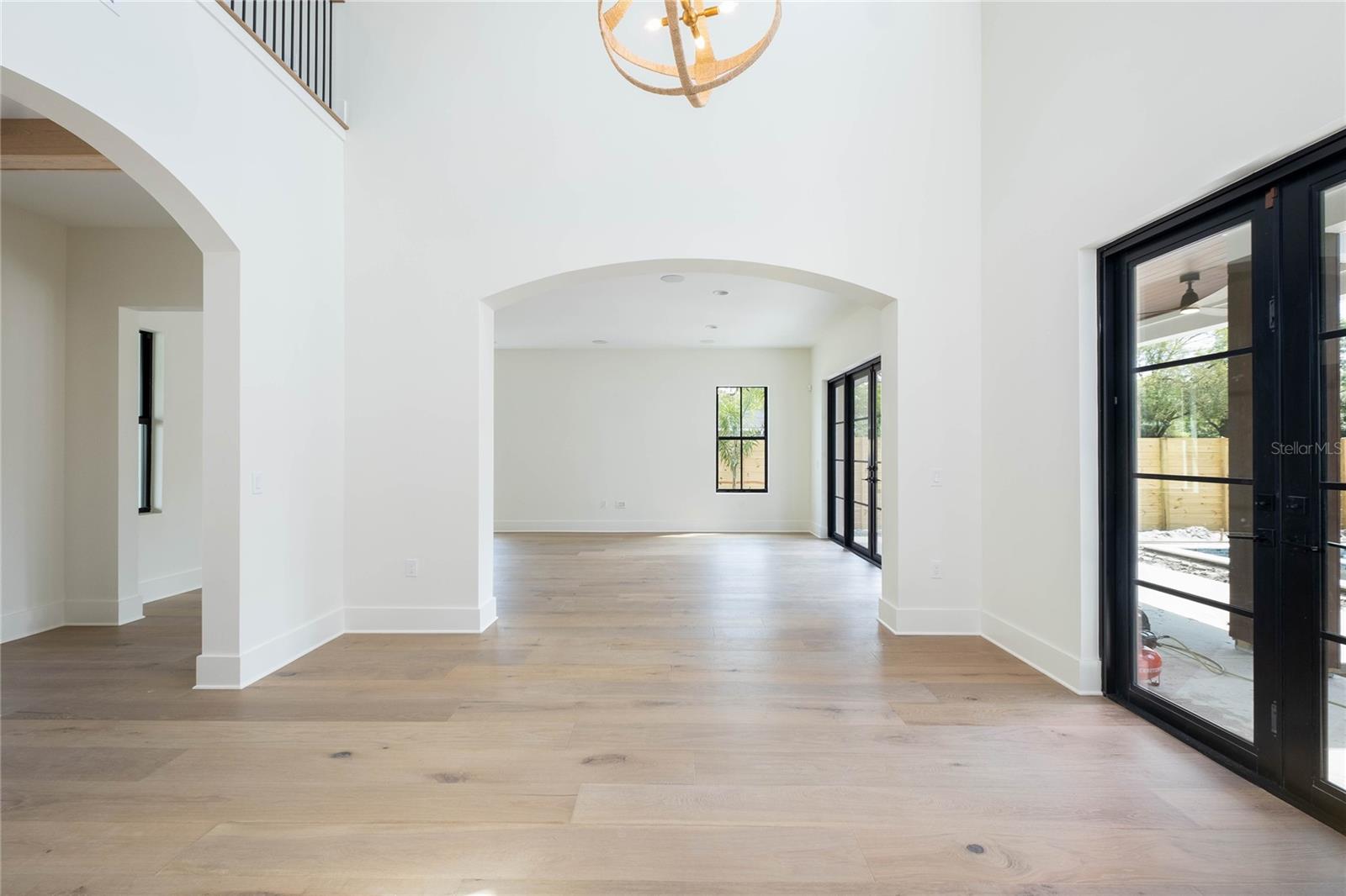 805 W INDIANA AVE — photo 11