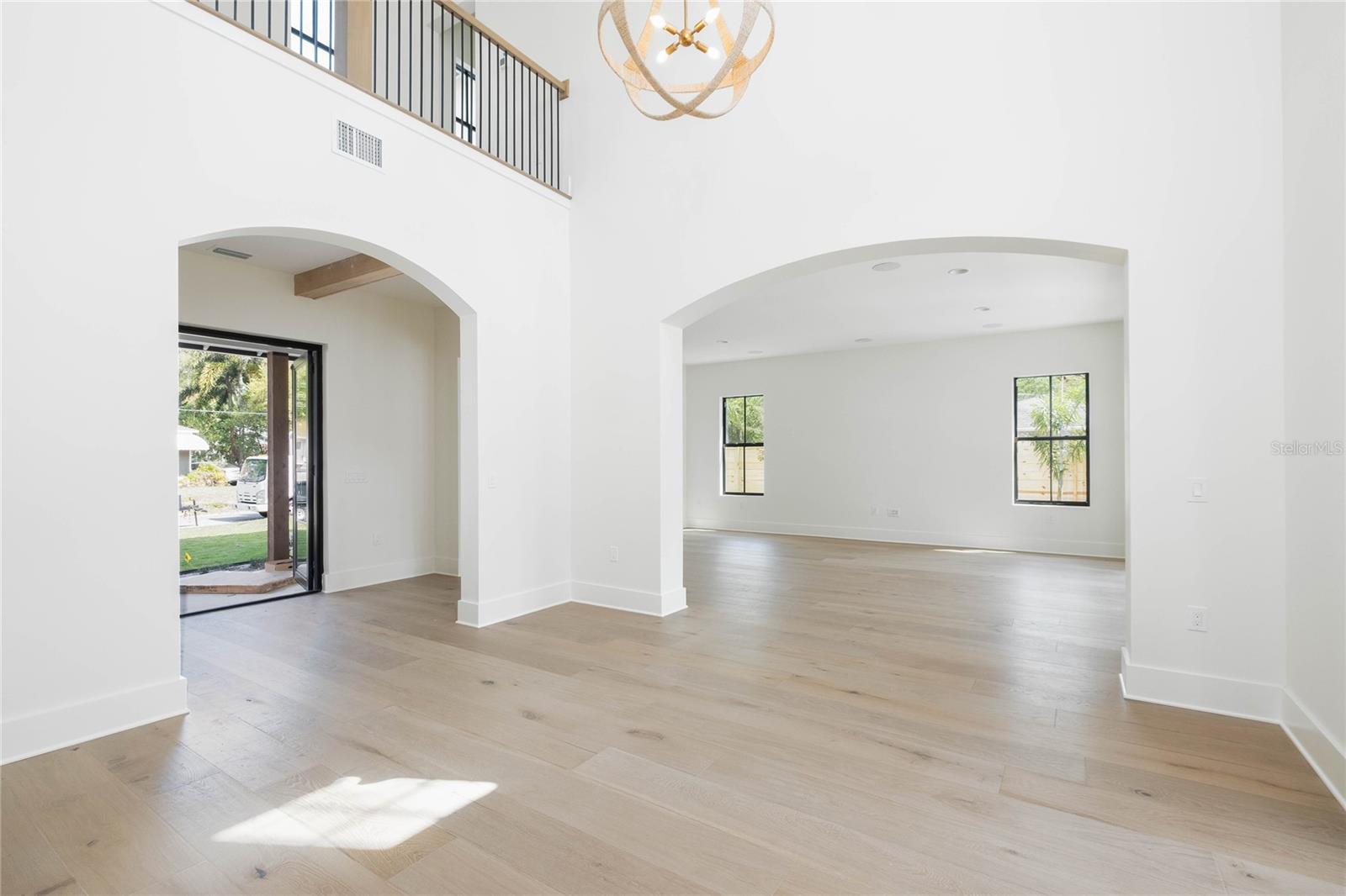 805 W INDIANA AVE — photo 10