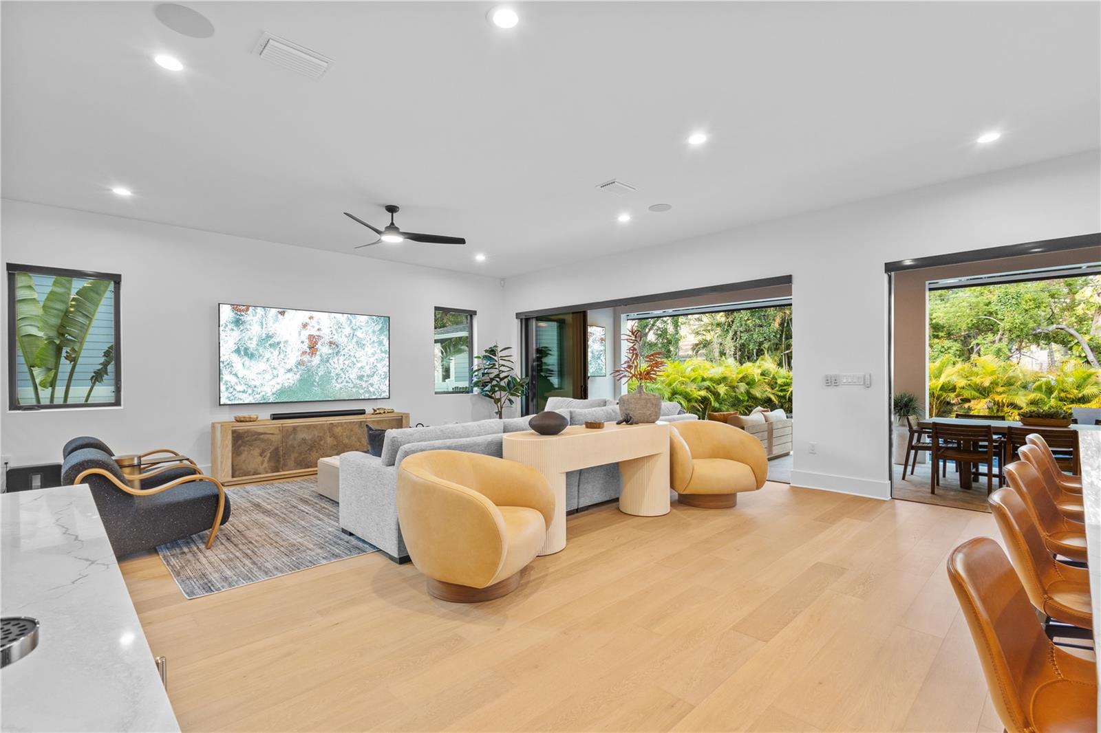 818 W KENTUCKY AVE — photo 11
