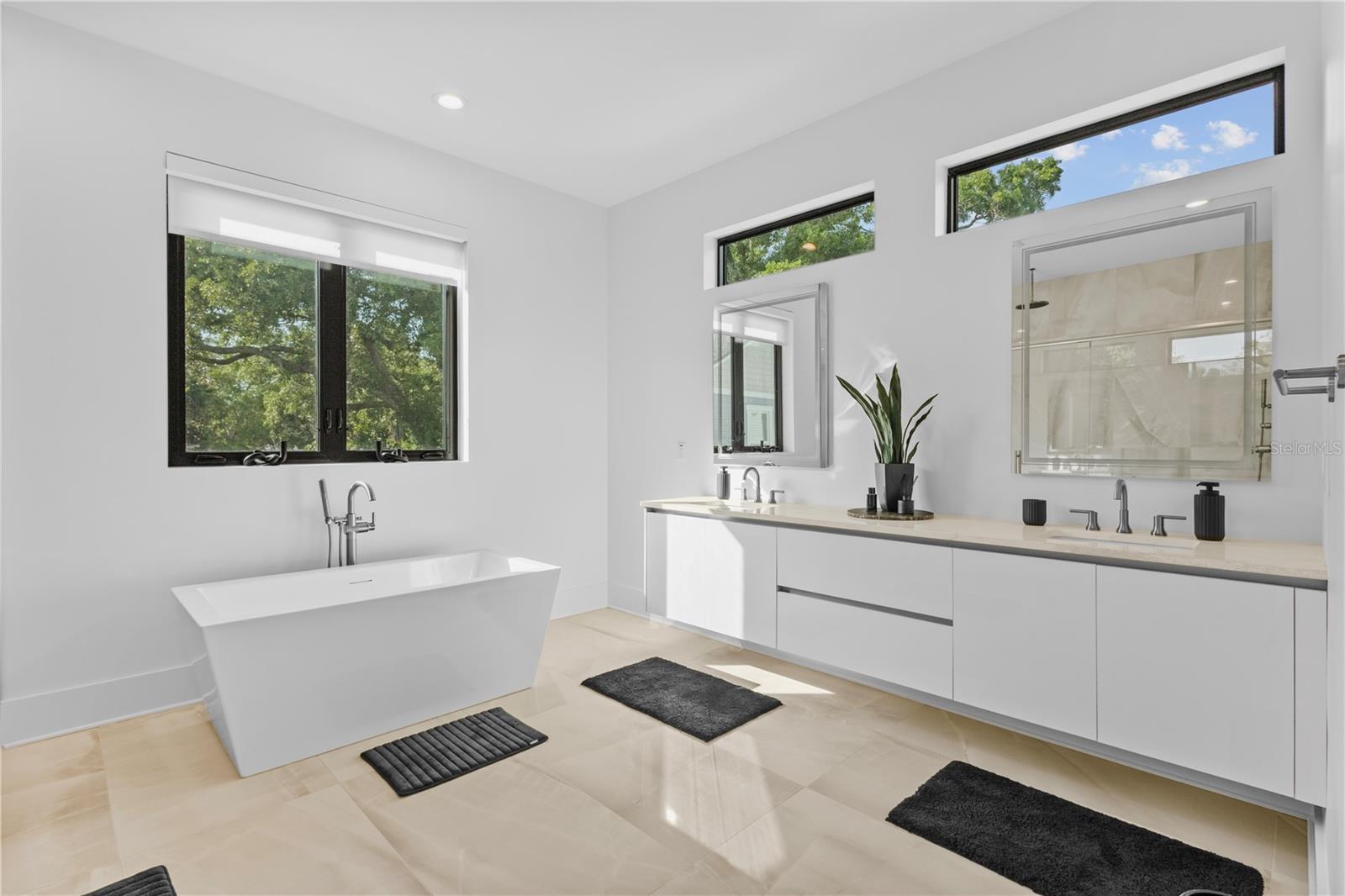 818 W KENTUCKY AVE — photo 17