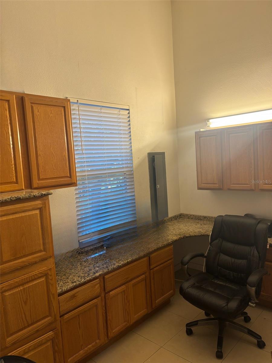3090 PHOENIX AVE — photo 14