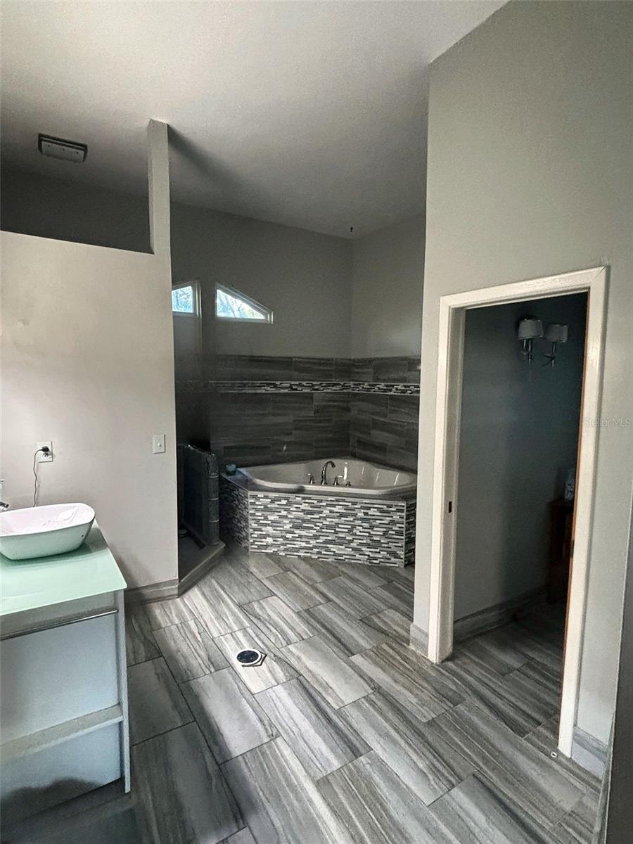 3090 PHOENIX AVE — photo 15