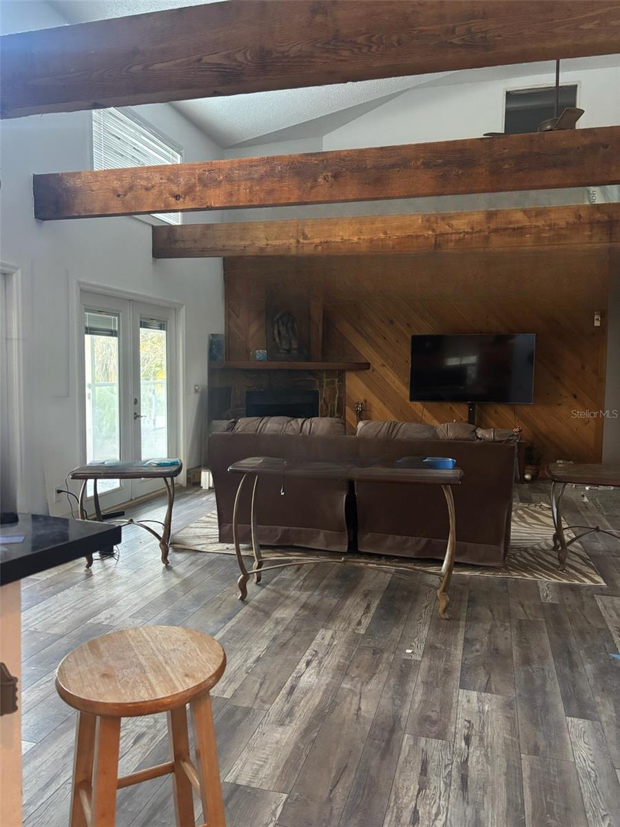 3090 PHOENIX AVE — photo 10