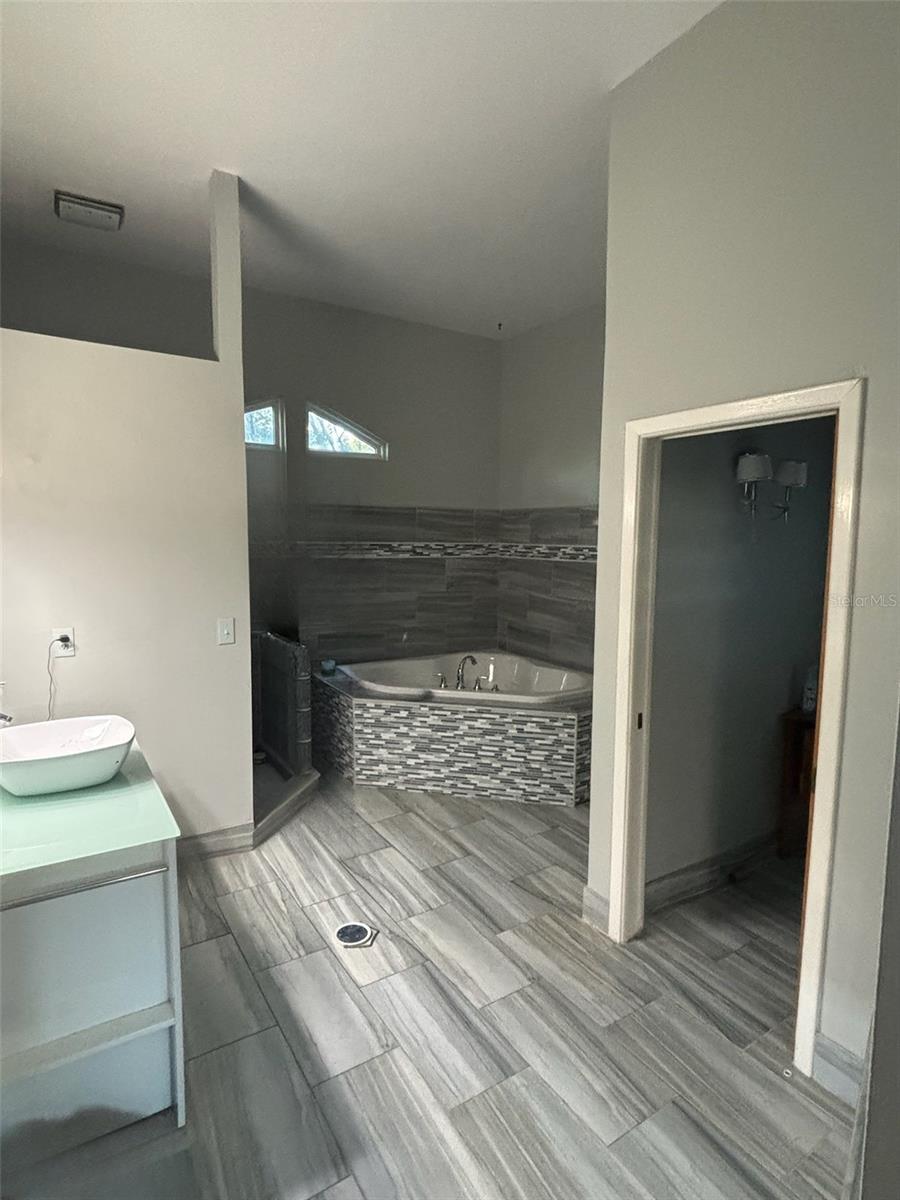 3090 PHOENIX AVE — photo 12