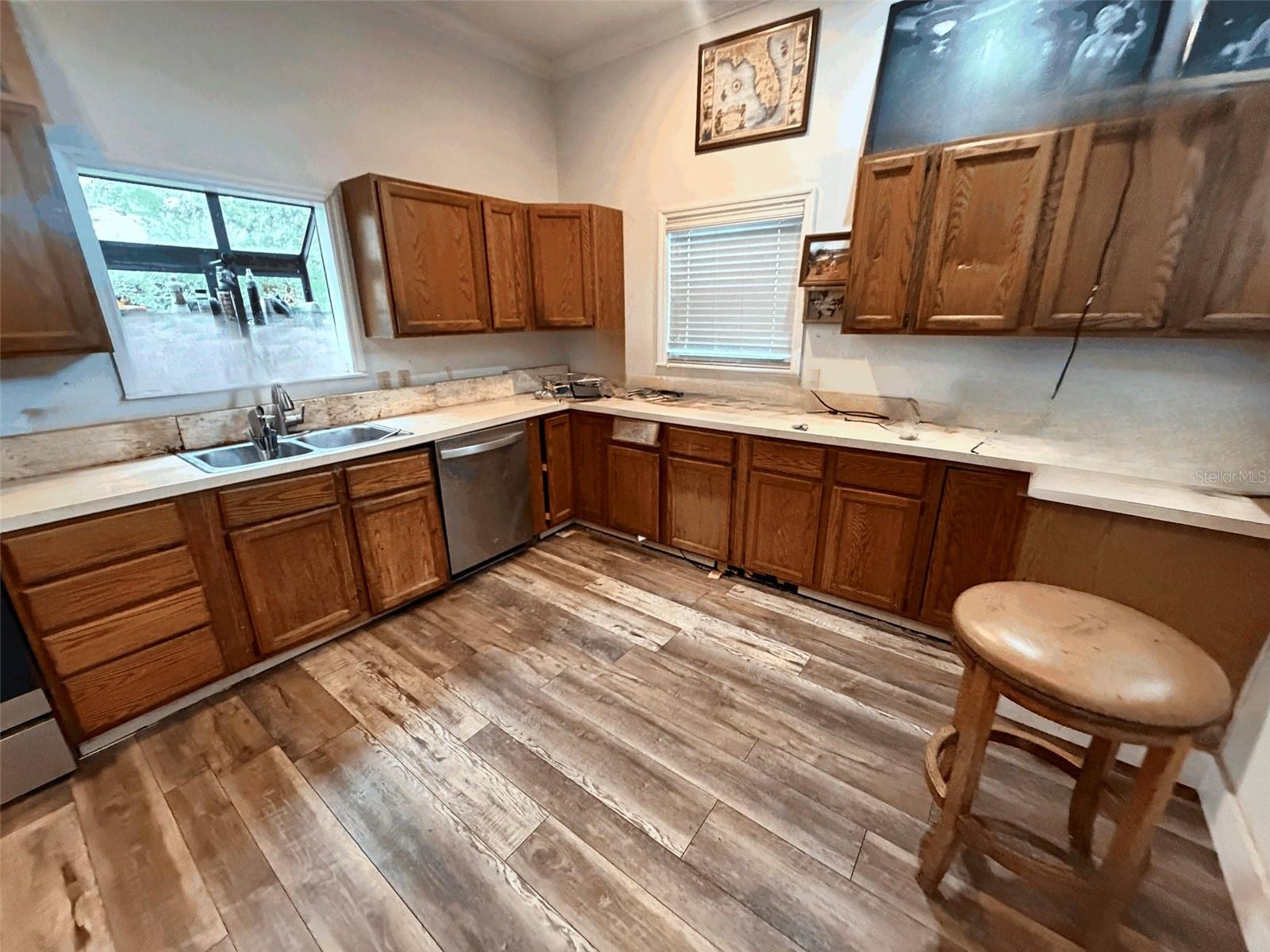 3090 PHOENIX AVE — photo 9