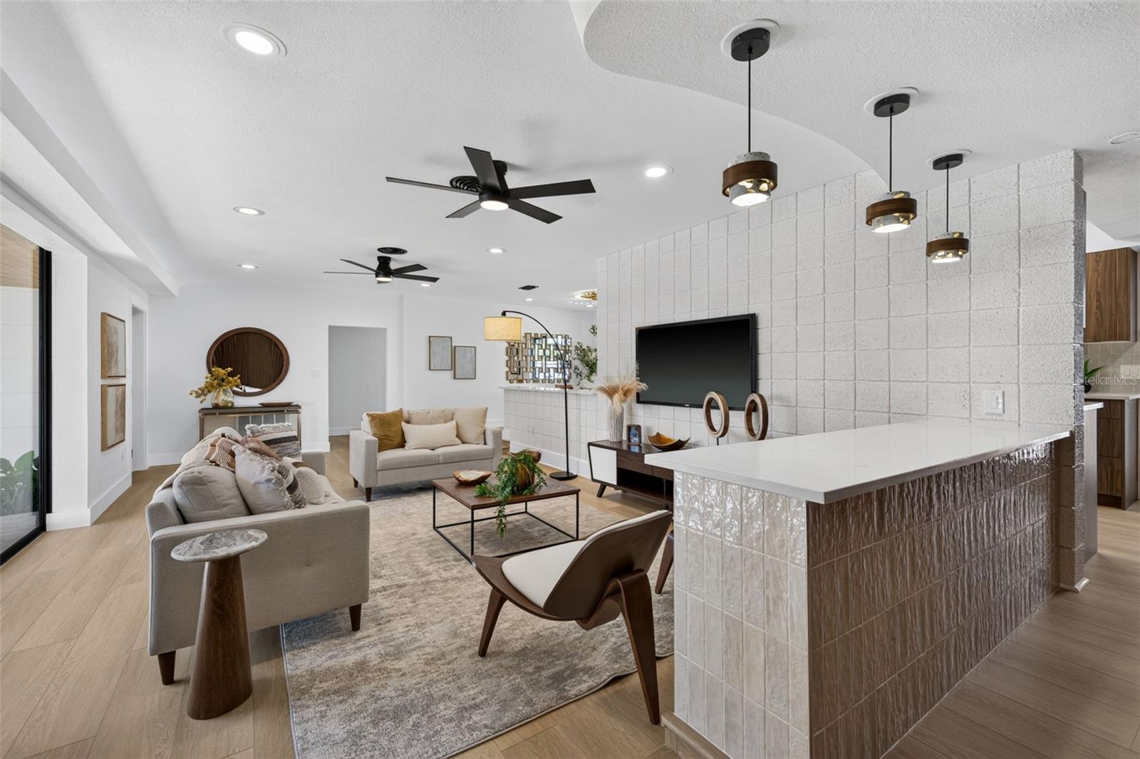 2015 DOLPHIN BLVD S — photo 10
