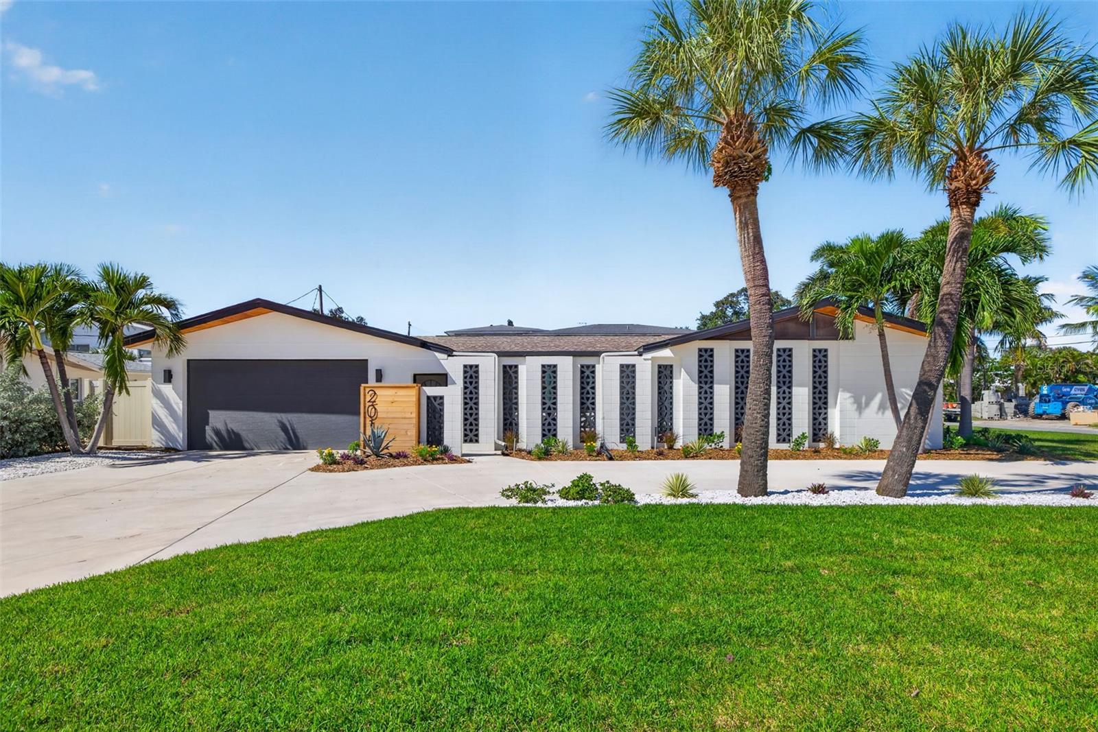 2015 DOLPHIN BLVD S — photo 60