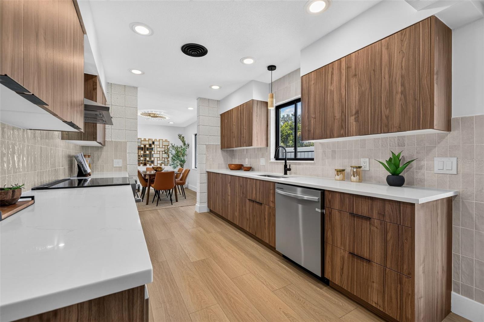 2015 DOLPHIN BLVD S — photo 20