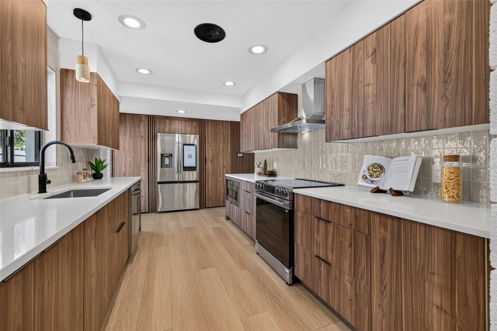 2015 DOLPHIN BLVD S — photo 18