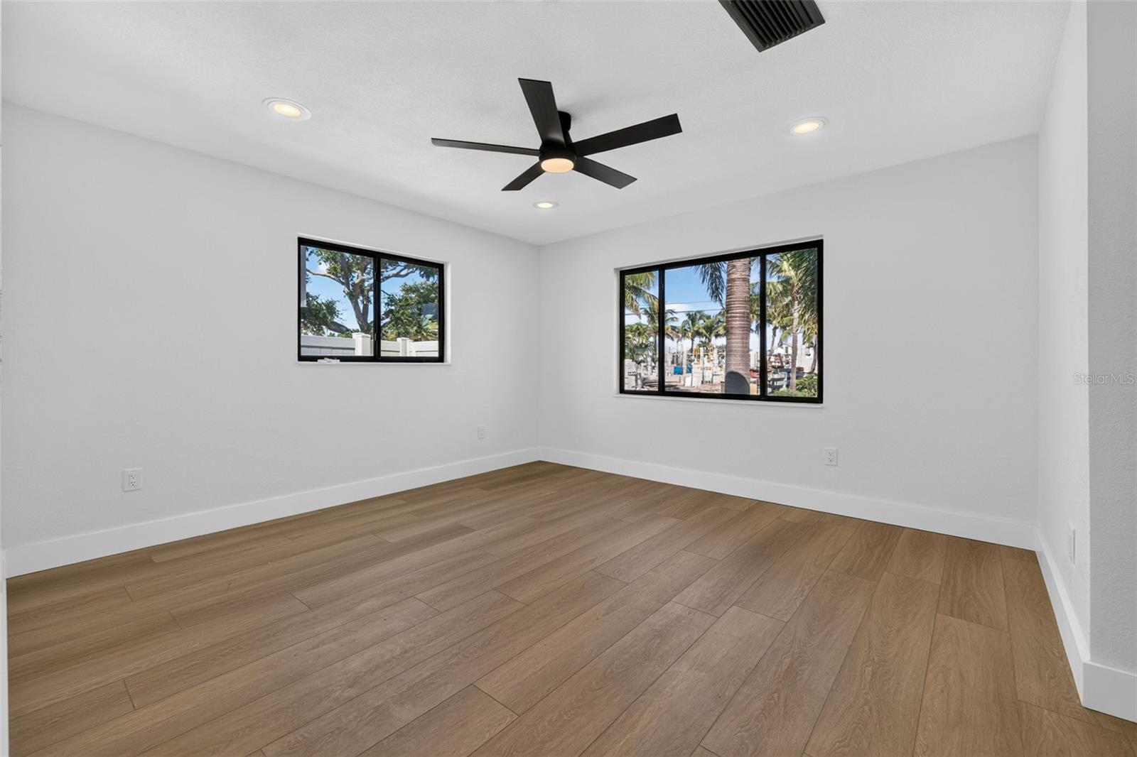 2015 DOLPHIN BLVD S — photo 36