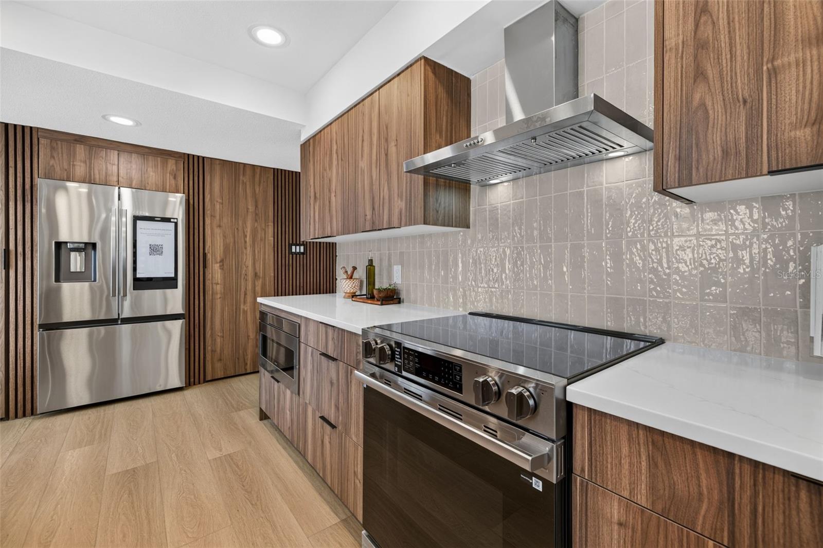 2015 DOLPHIN BLVD S — photo 19