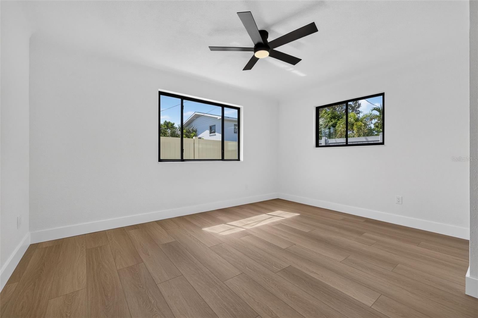 2015 DOLPHIN BLVD S — photo 38