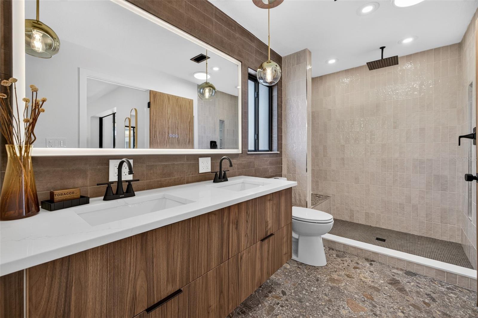 2015 DOLPHIN BLVD S — photo 33