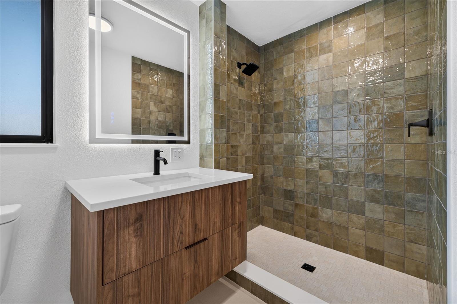 2015 DOLPHIN BLVD S — photo 37