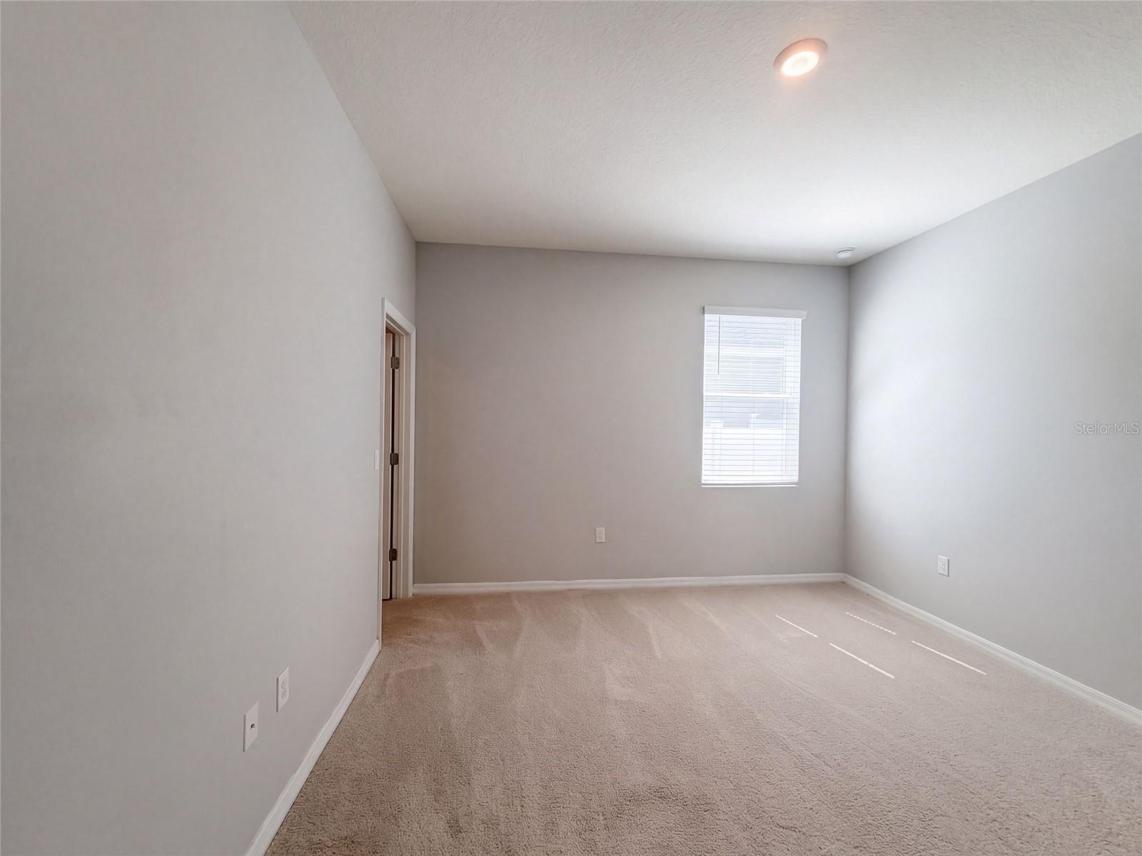 585 BARRIER REEF ST — photo 4