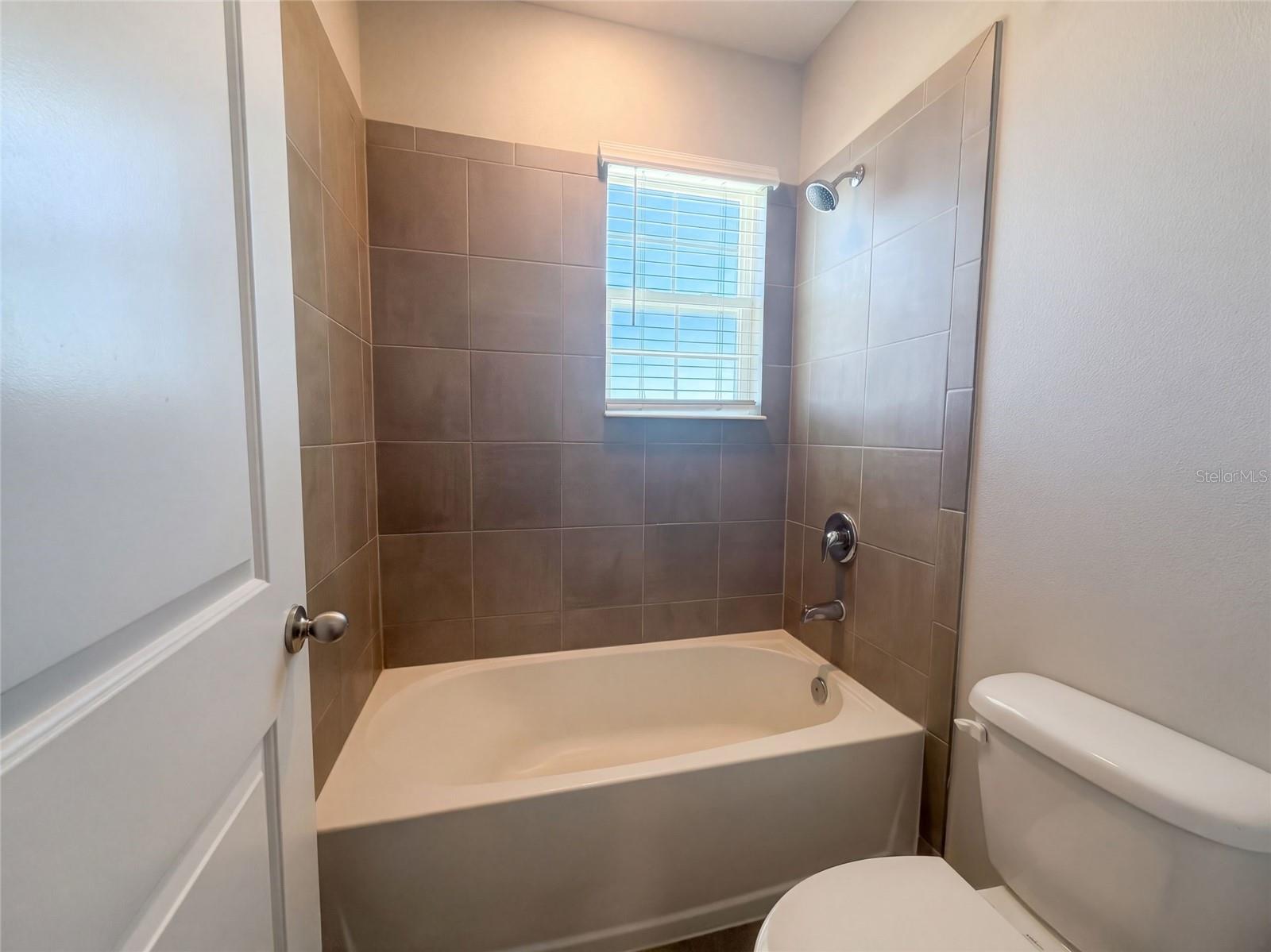 585 BARRIER REEF ST — photo 39
