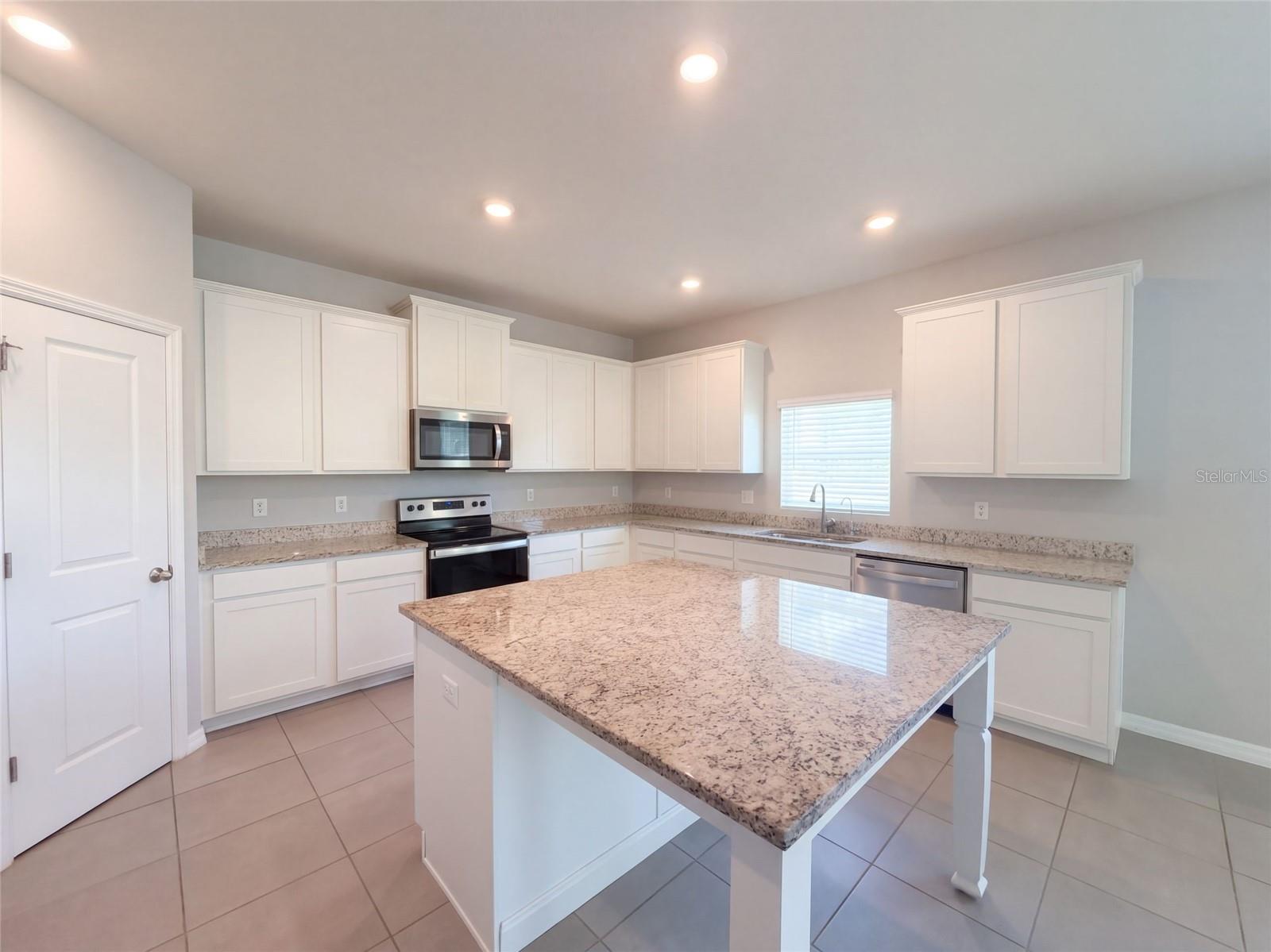 585 BARRIER REEF ST — photo 8