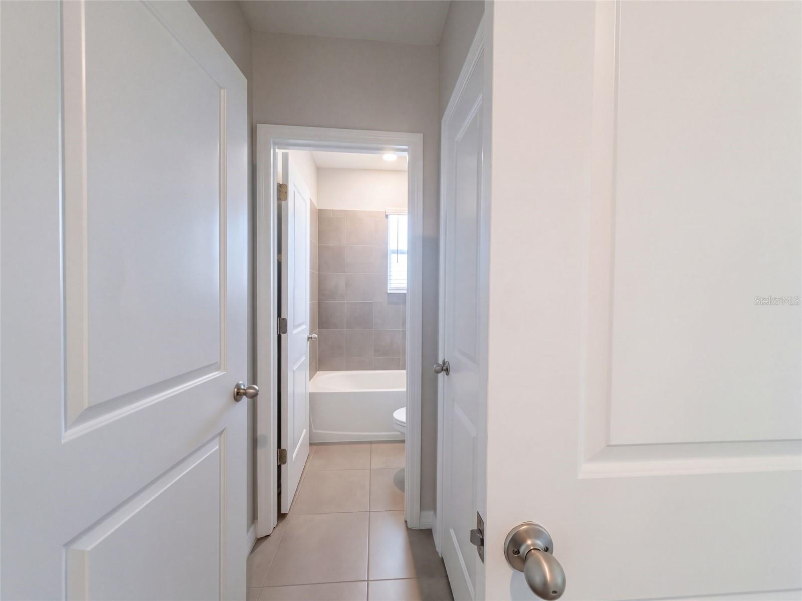 585 BARRIER REEF ST — photo 38