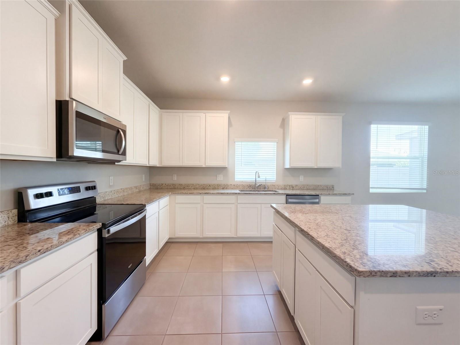 585 BARRIER REEF ST — photo 9