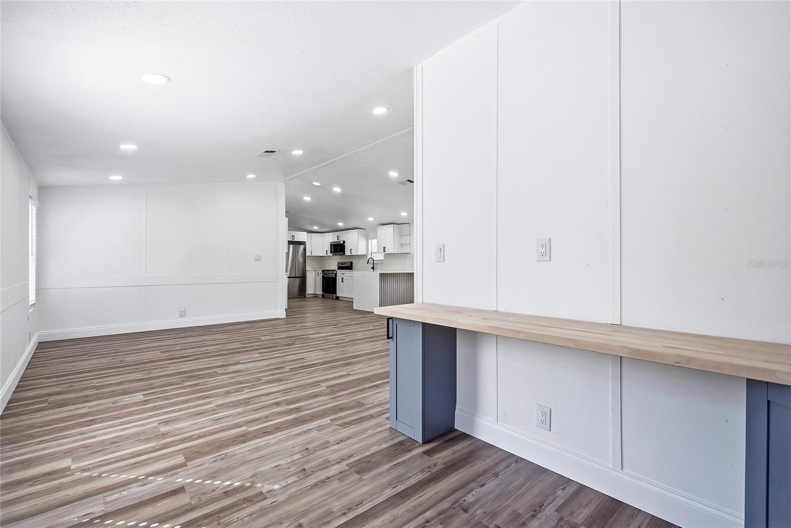 18200 NORMANDEAU ST — photo 15