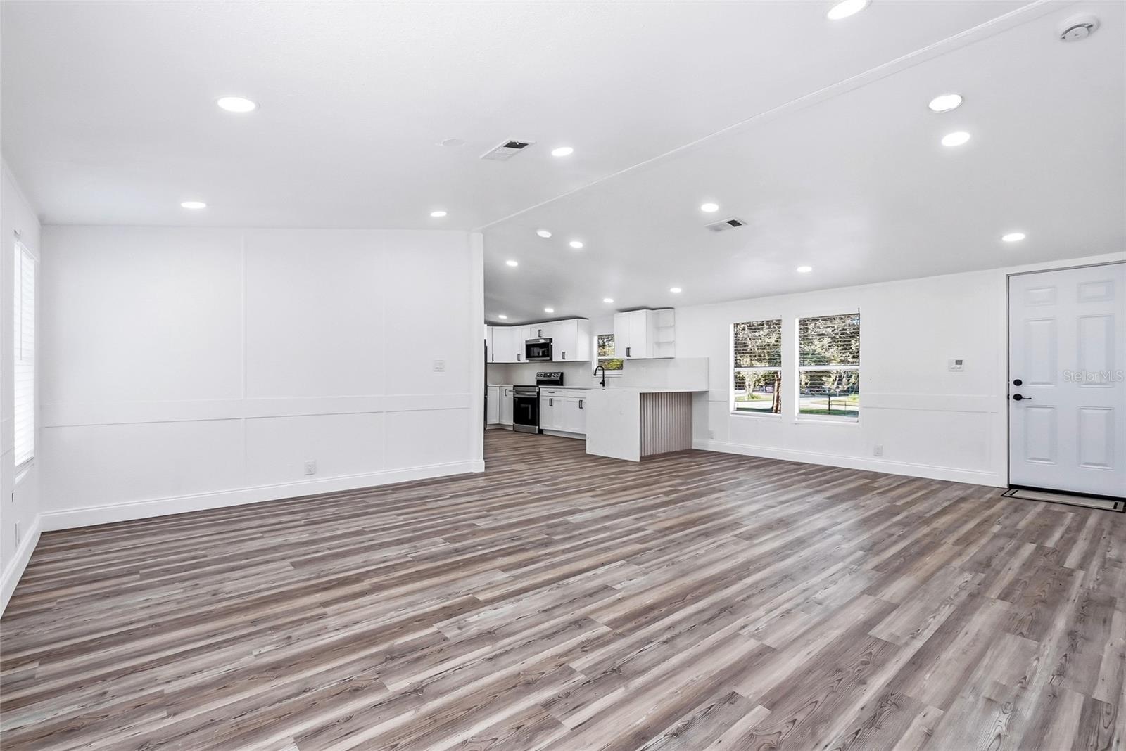 18200 NORMANDEAU ST — photo 16
