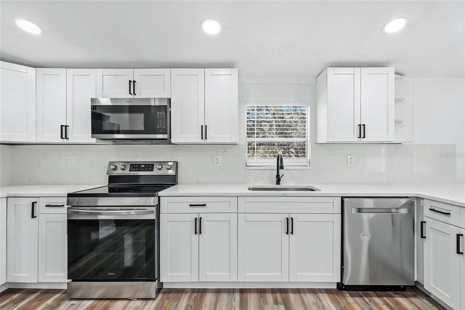 18200 NORMANDEAU ST — photo 24