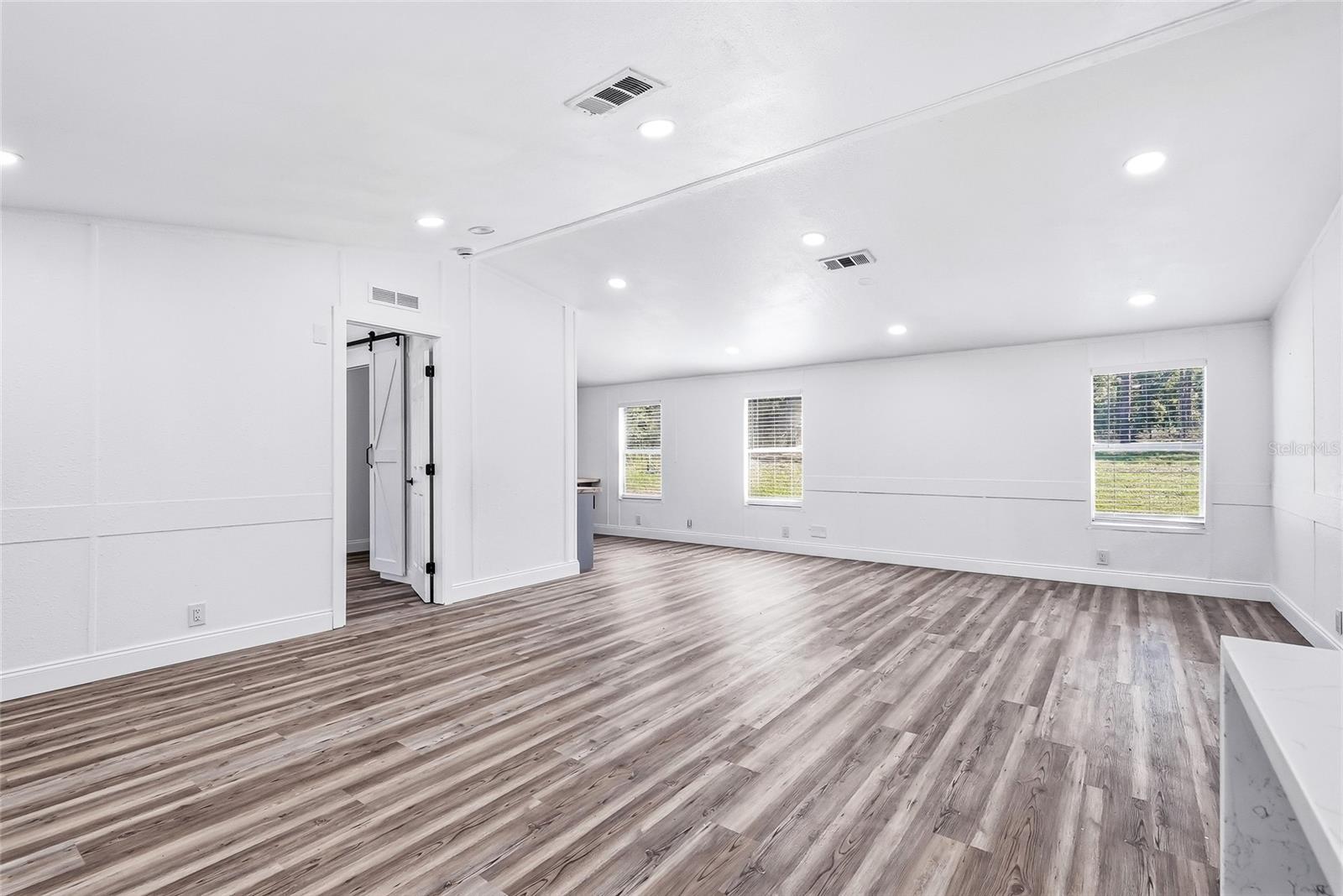 18200 NORMANDEAU ST — photo 11