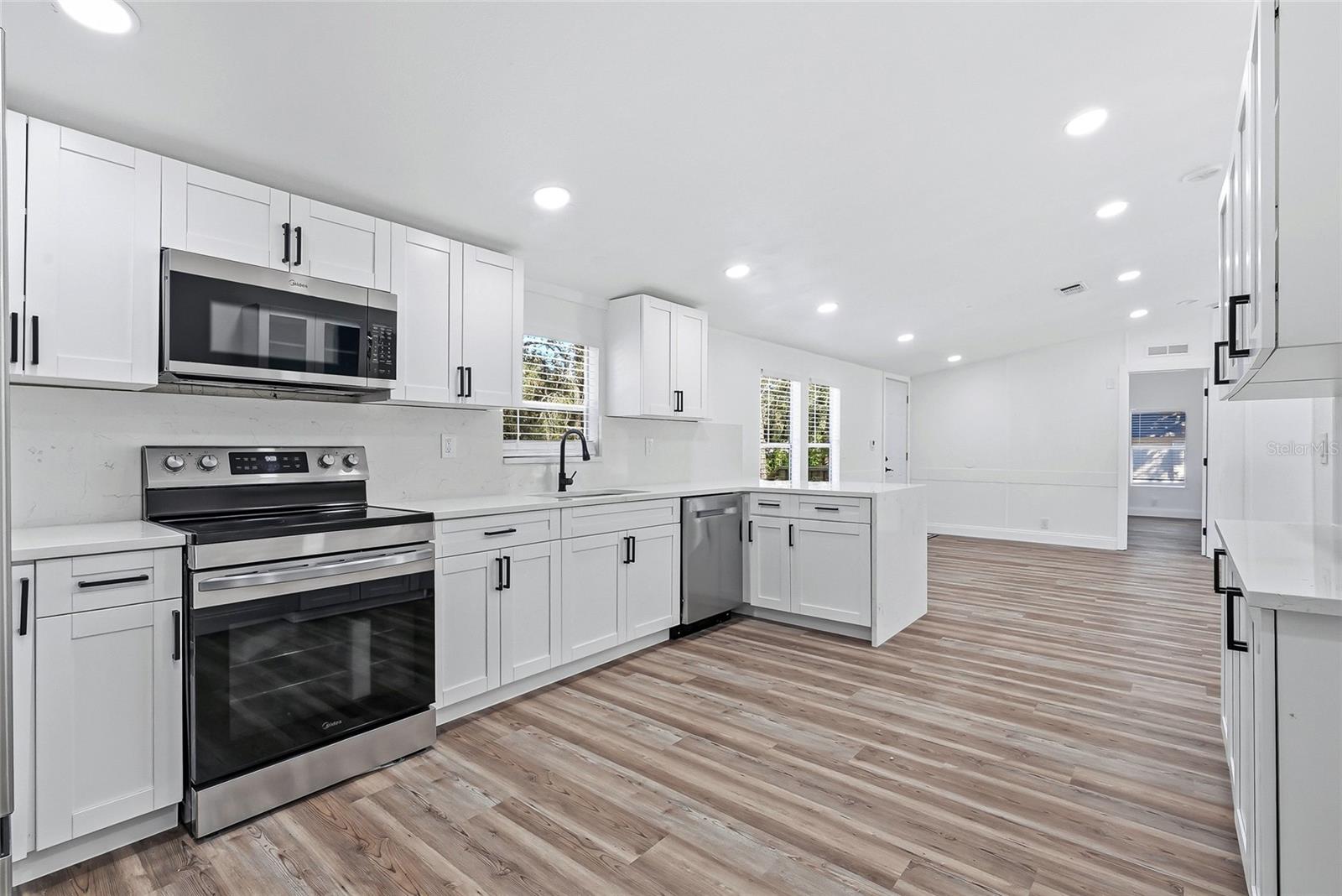 18200 NORMANDEAU ST — photo 23