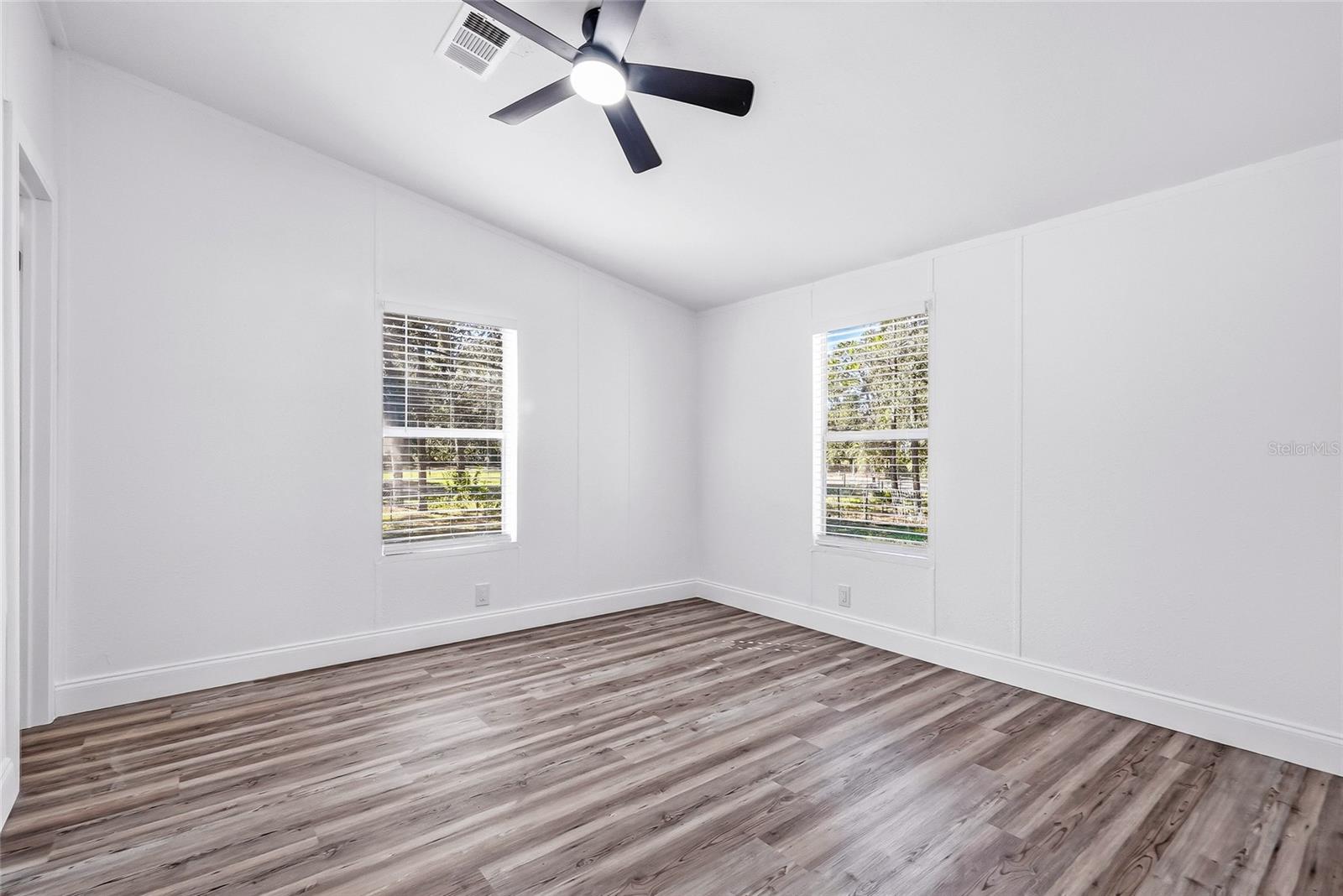 18200 NORMANDEAU ST — photo 33