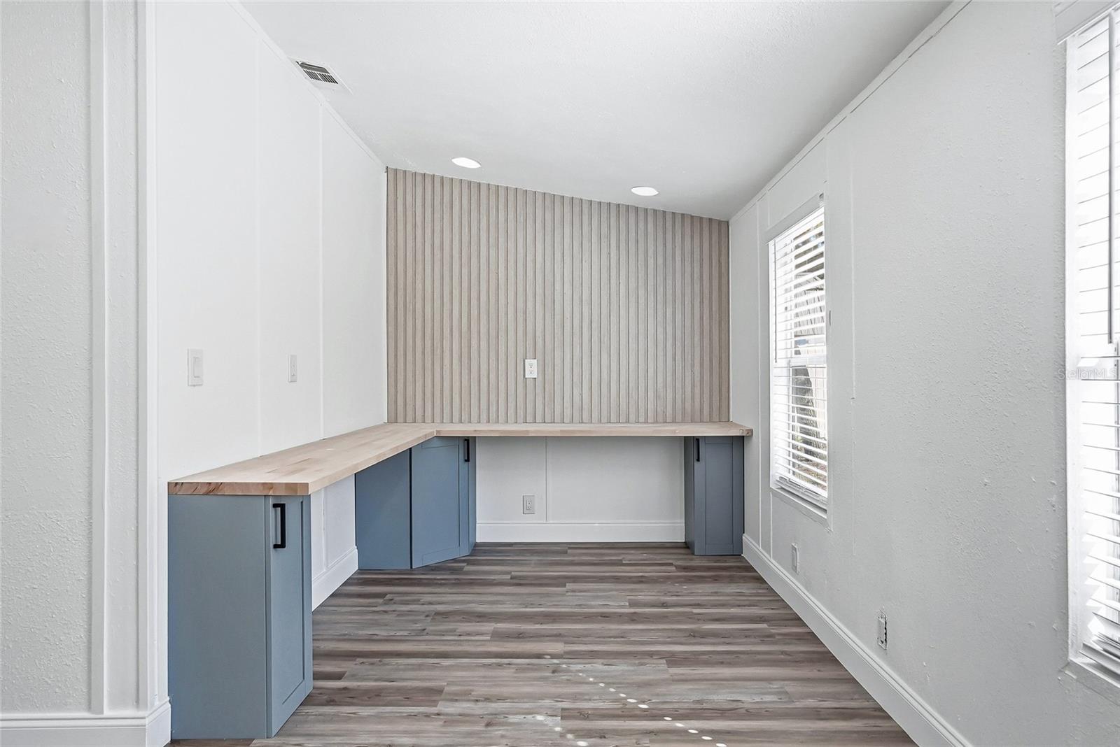 18200 NORMANDEAU ST — photo 14
