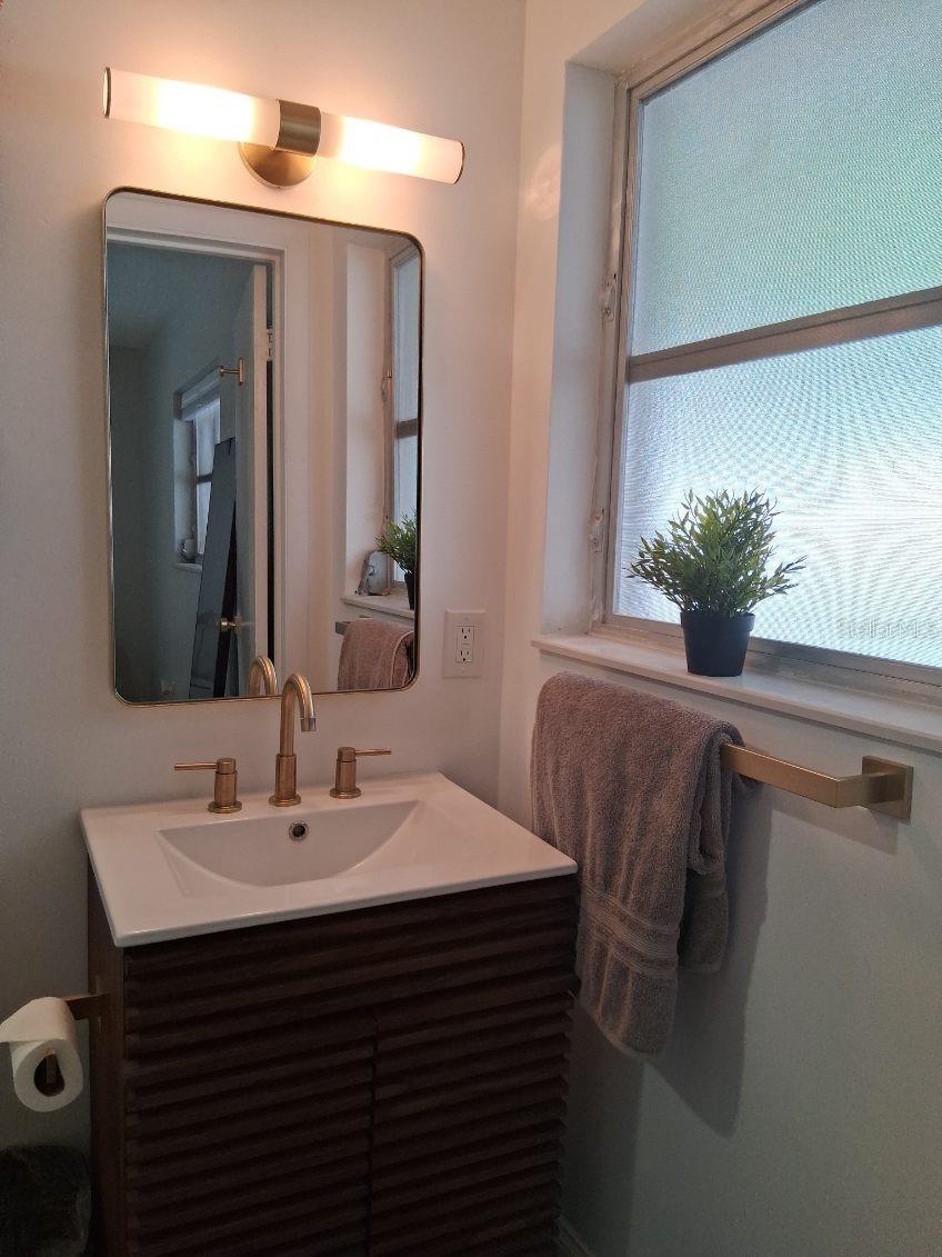 8220 YARDLEY AVE N — photo 21