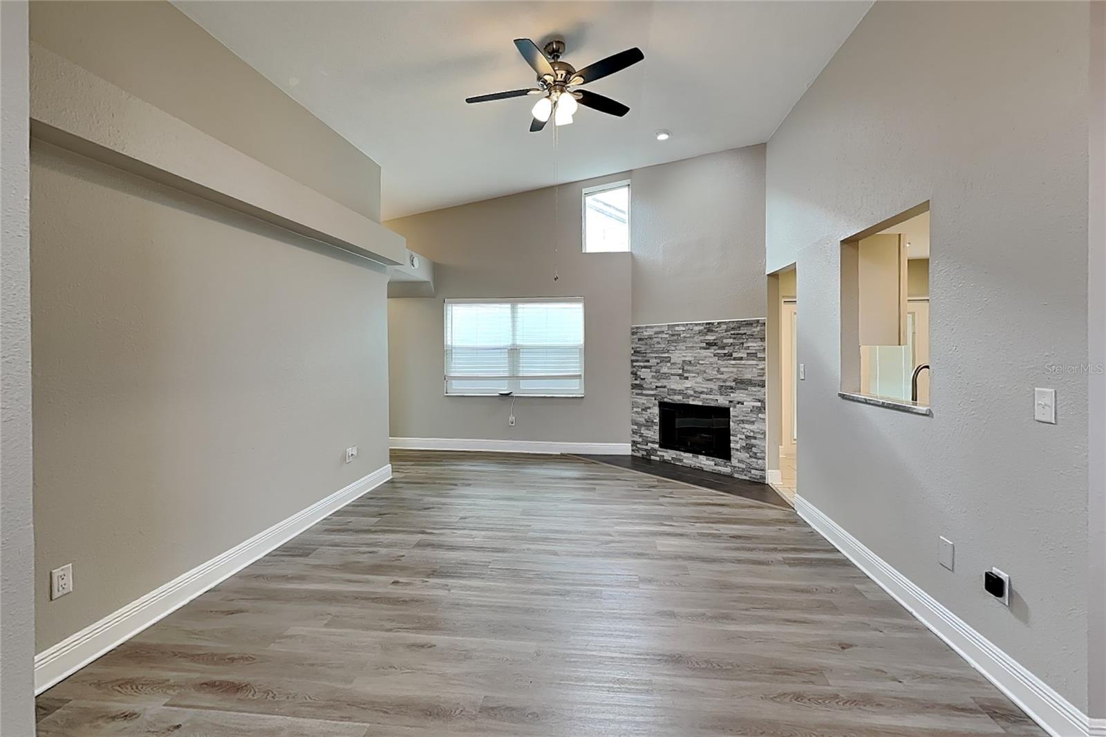 Home in PLANT CITY — photo 3