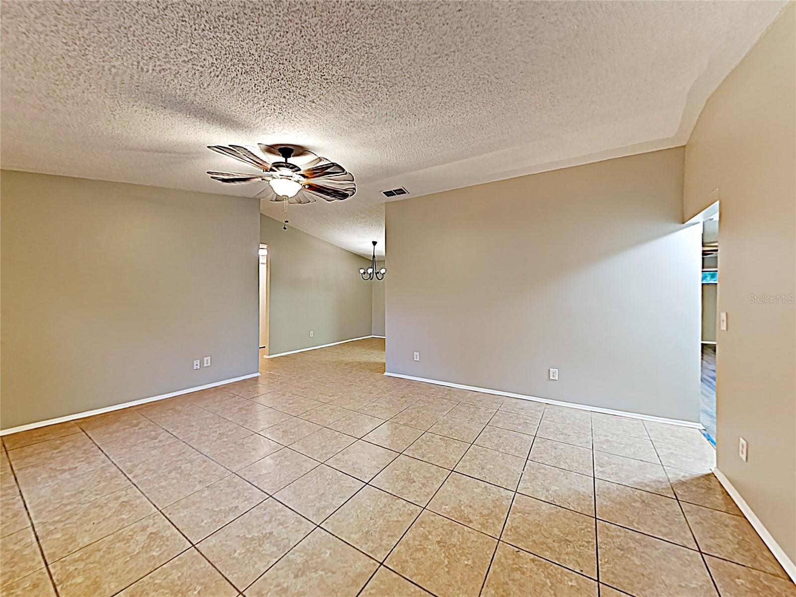 Home in BRANDON — photo 4