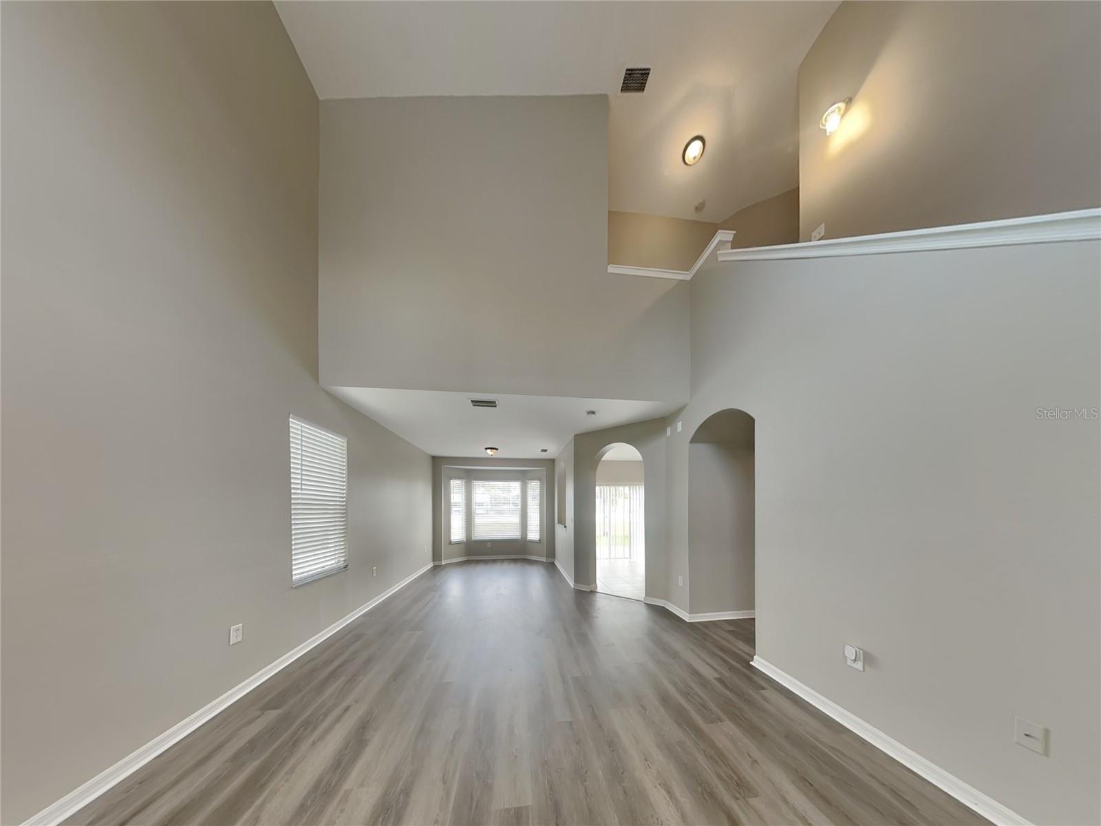 Home in SEFFNER — photo 2