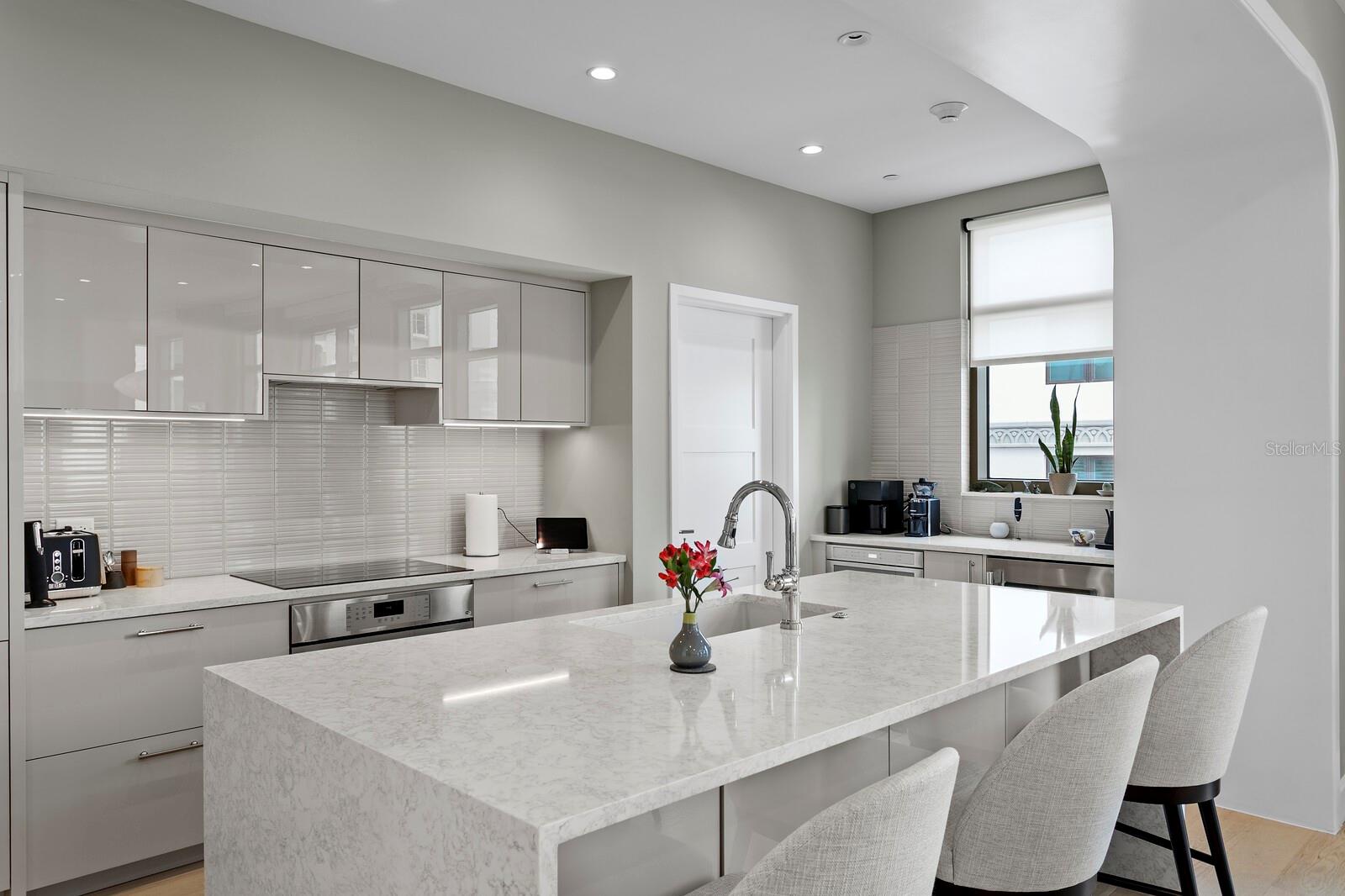126 4TH AVE NE #502 — photo 3