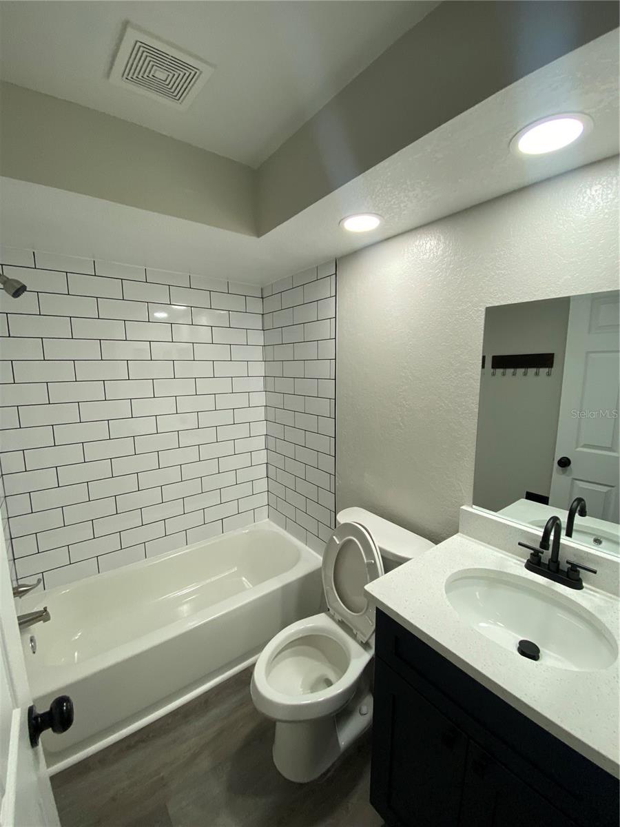 210 SAINT PETERSBURG DR E #C — photo 16