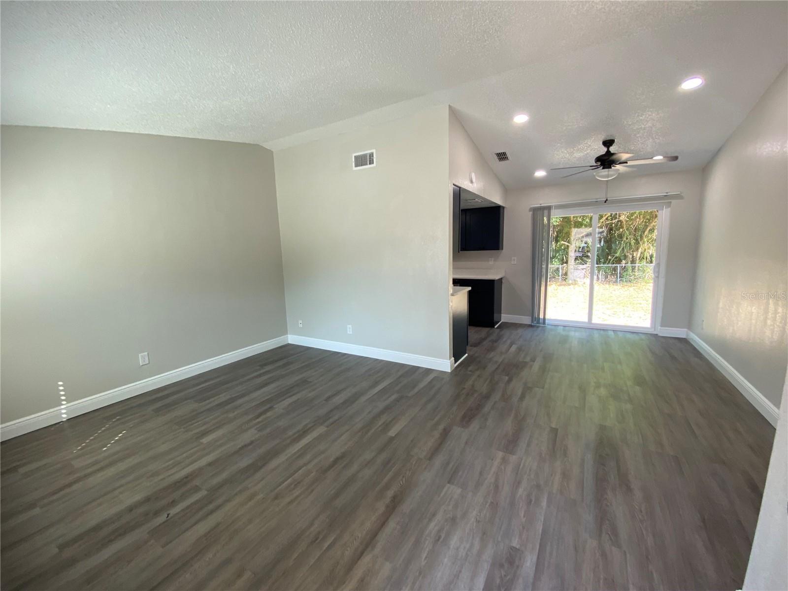 210 SAINT PETERSBURG DR E #C — photo 7