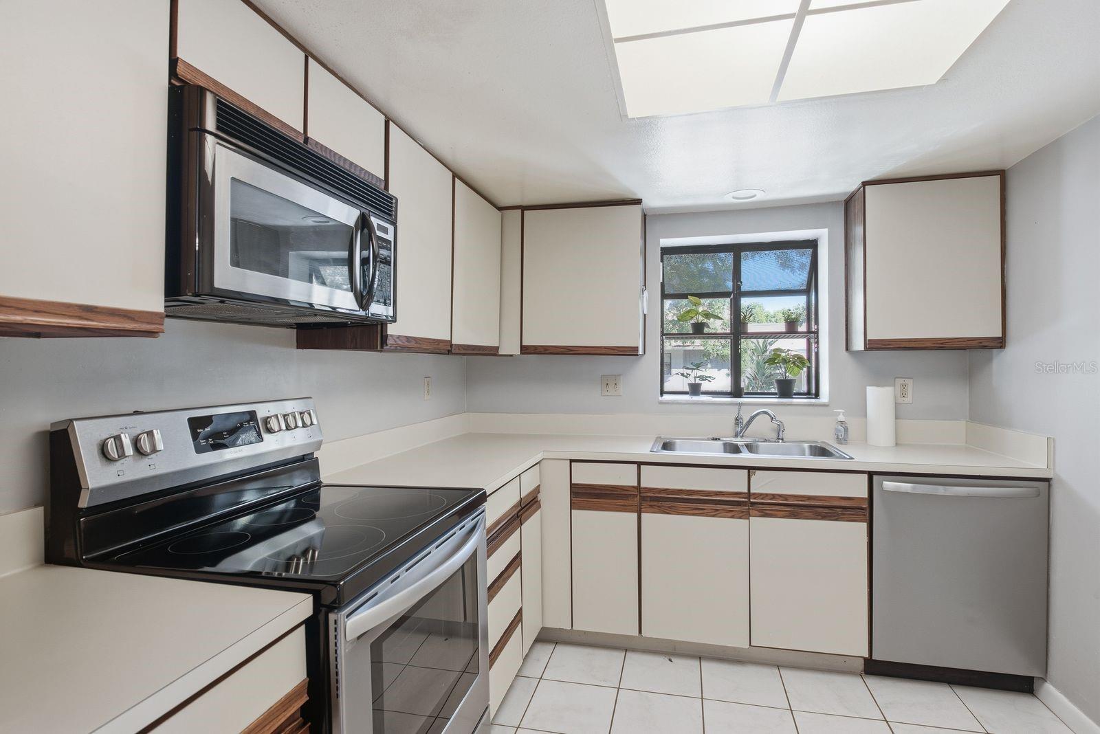 300 S FLORIDA AVE #100L — photo 15