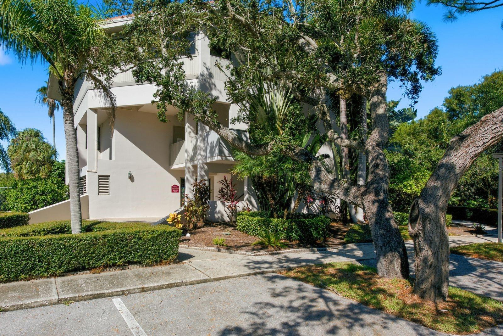 300 S FLORIDA AVE #100L — photo 3
