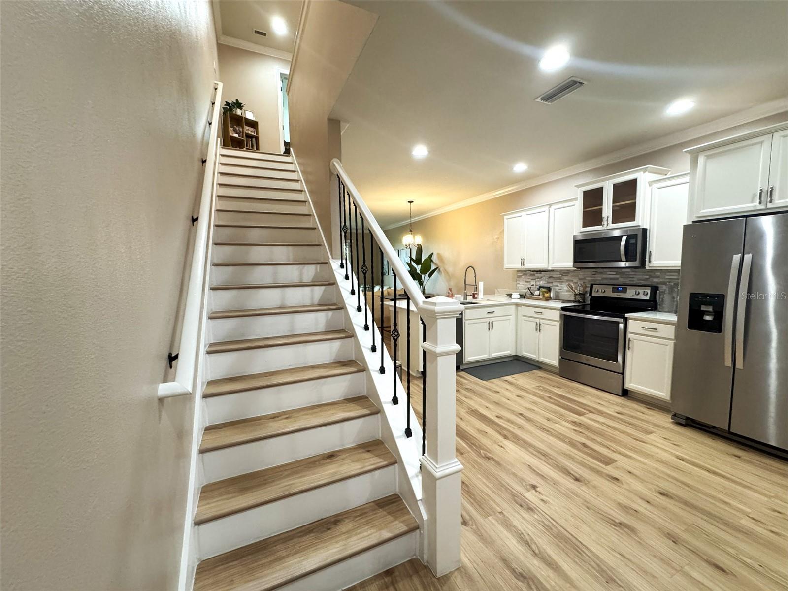 9245 HILLCROFT DR — photo 8