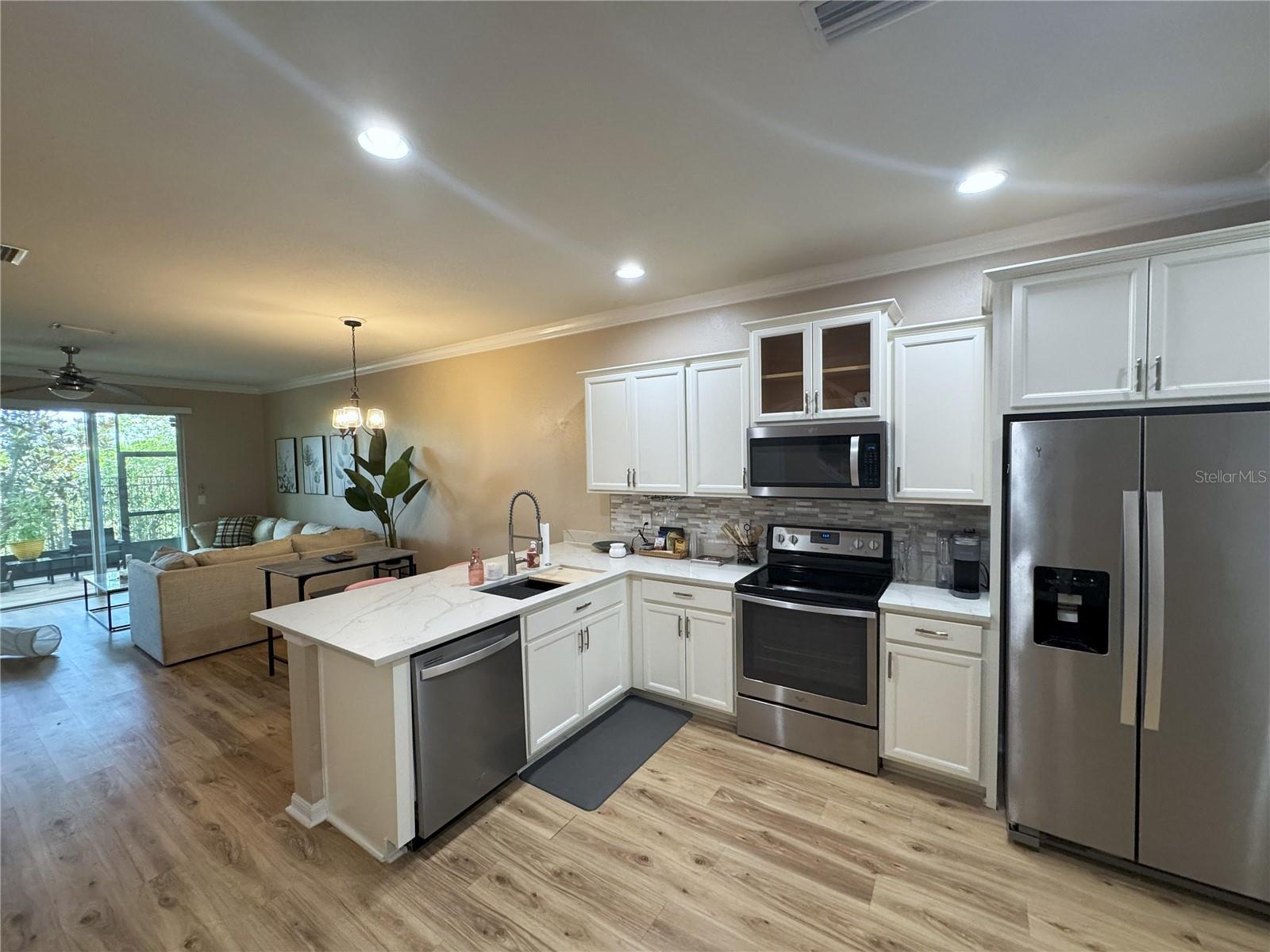 9245 HILLCROFT DR — photo 3