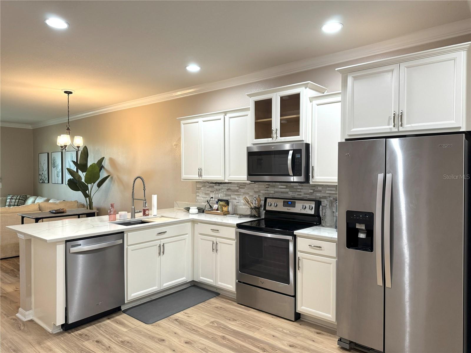 9245 HILLCROFT DR — photo 2