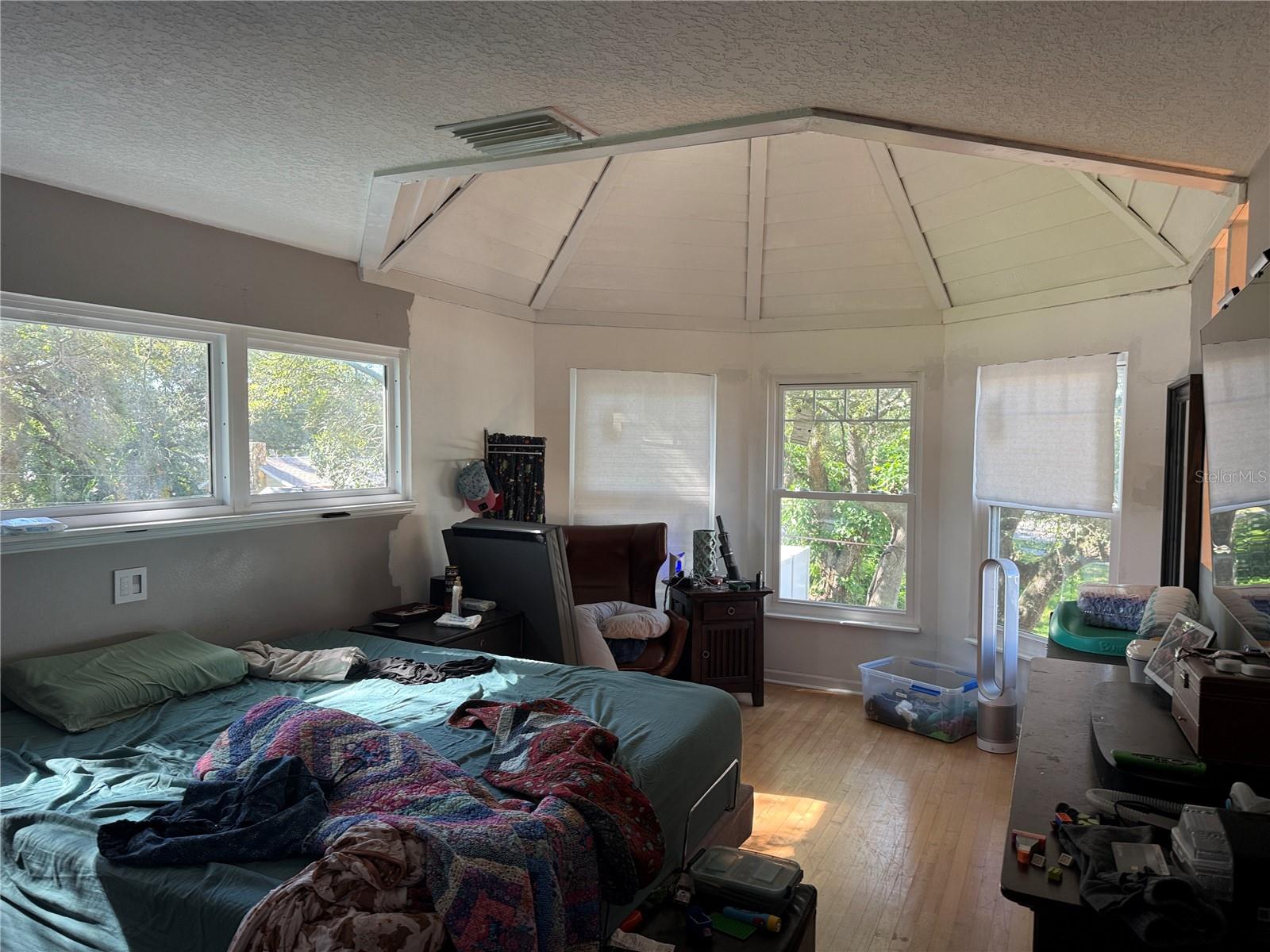 6210 S HIMES AVE — photo 52