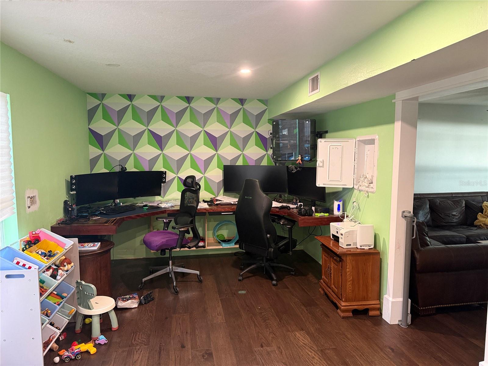 6210 S HIMES AVE — photo 35