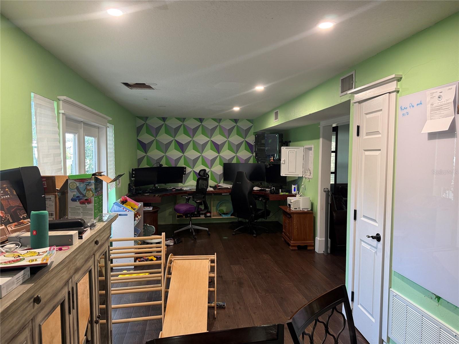 6210 S HIMES AVE — photo 30