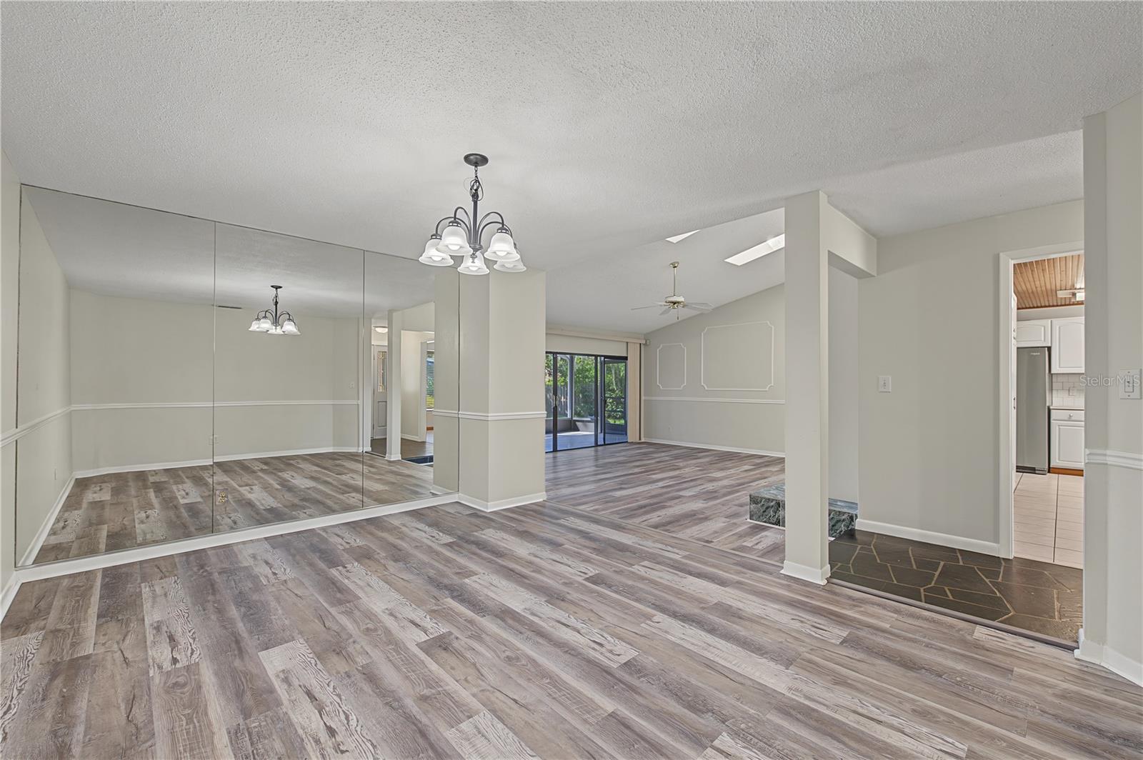 730 ROLLING HILLS DR — photo 17